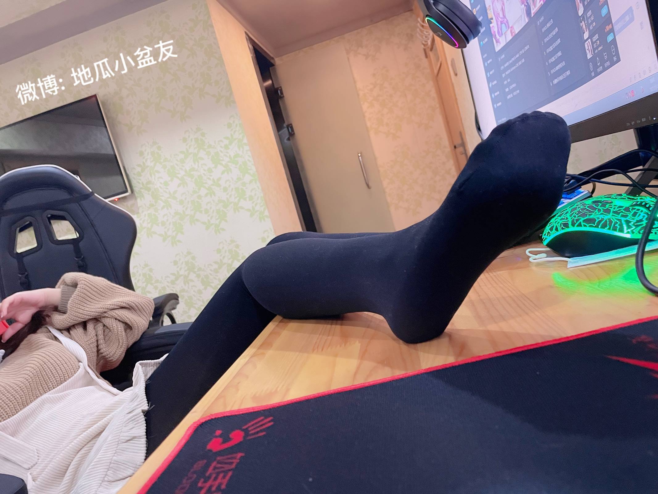 图片[11]-网紅Coser@地瓜小朋友 -电技房黑丝[20P] – 速更版-美库