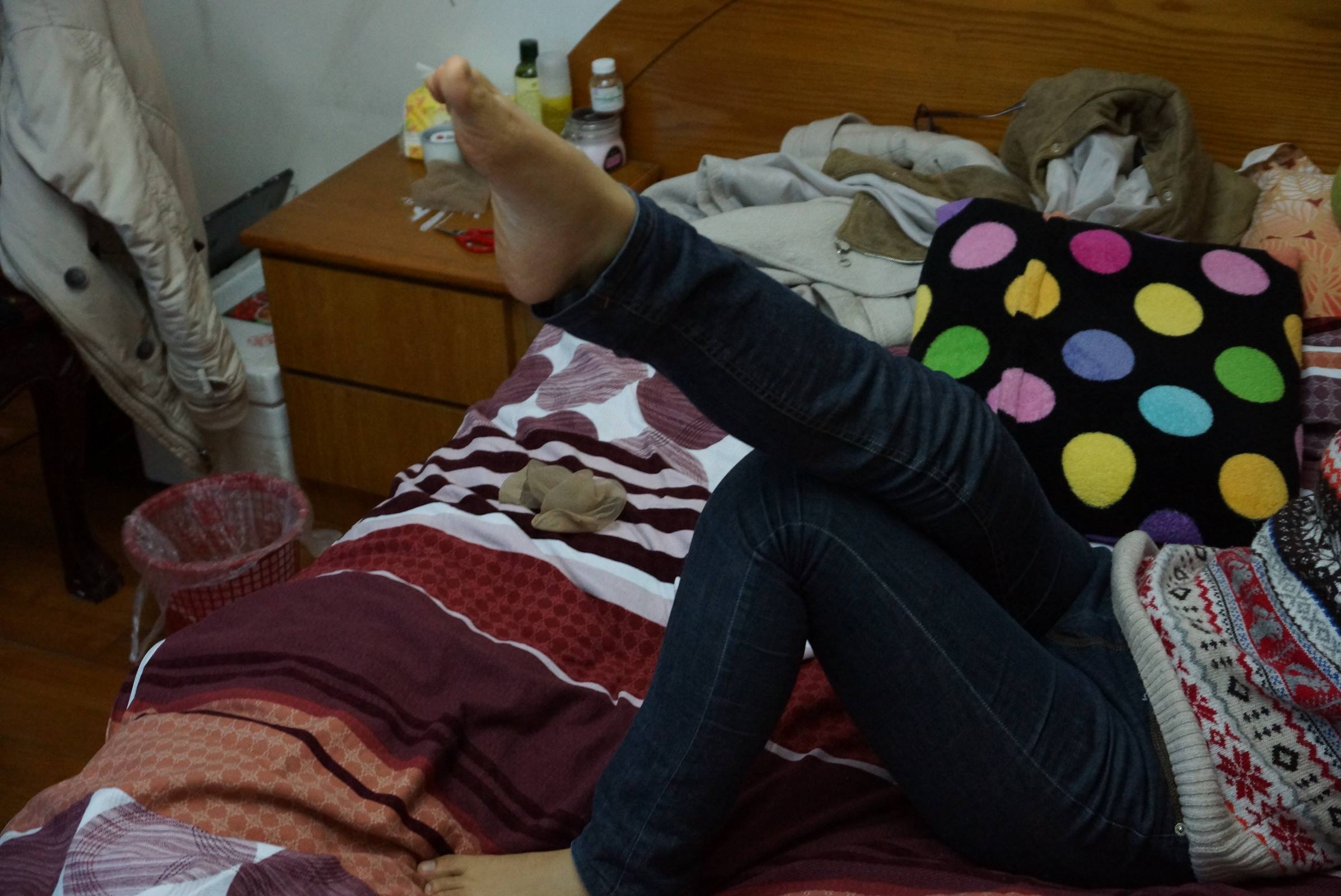 图片[43]-自由摄影 No.058 走了一天路 爱足MM认真的呵护着自己的每足 [45P] – 速更版-美库