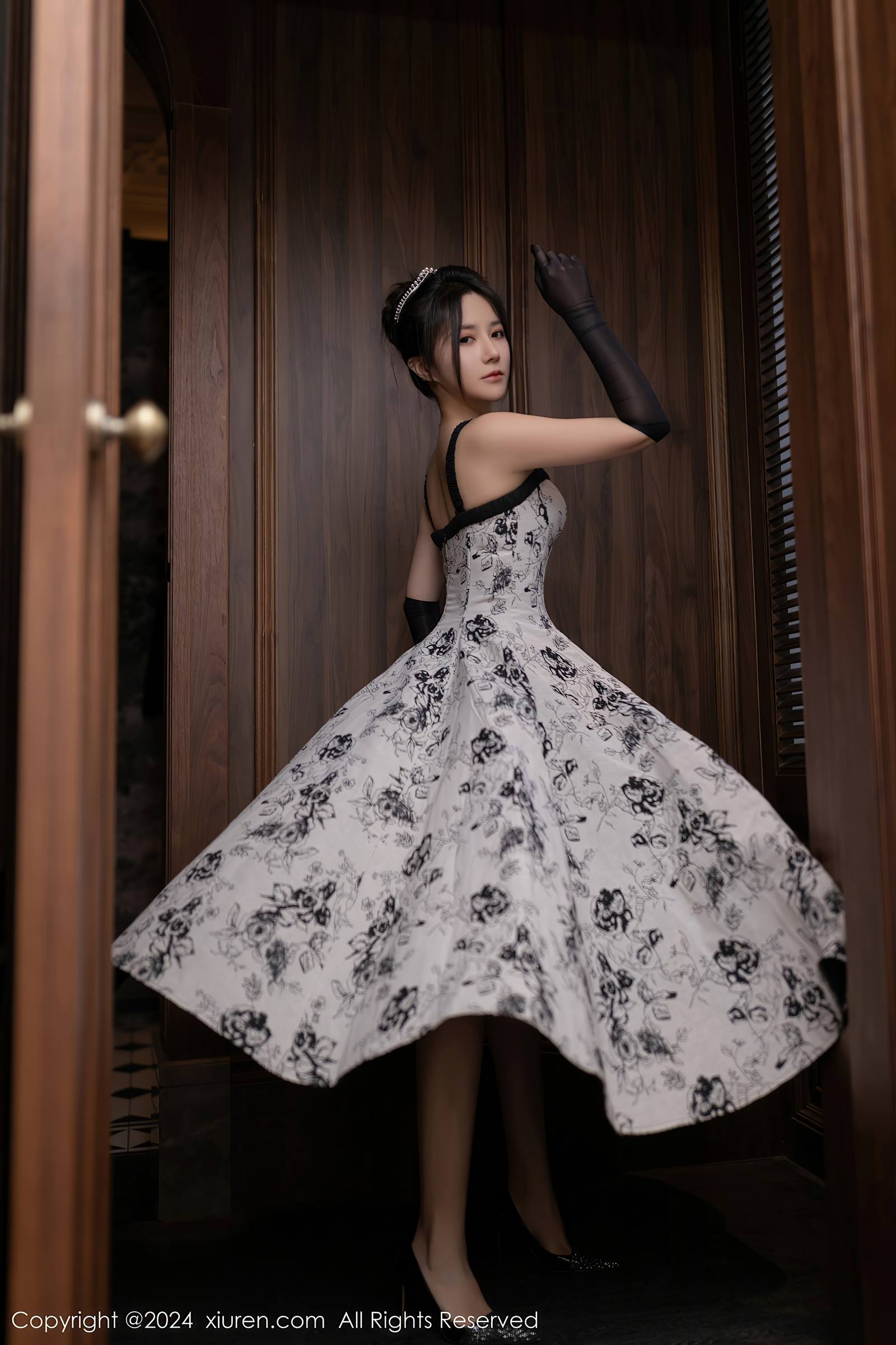 图片[11]-[Xiuren秀人网]2024.02.19 NO.8109 鱼子酱Fish 手中的玫瑰花 [48+1P] – 速更版-美库