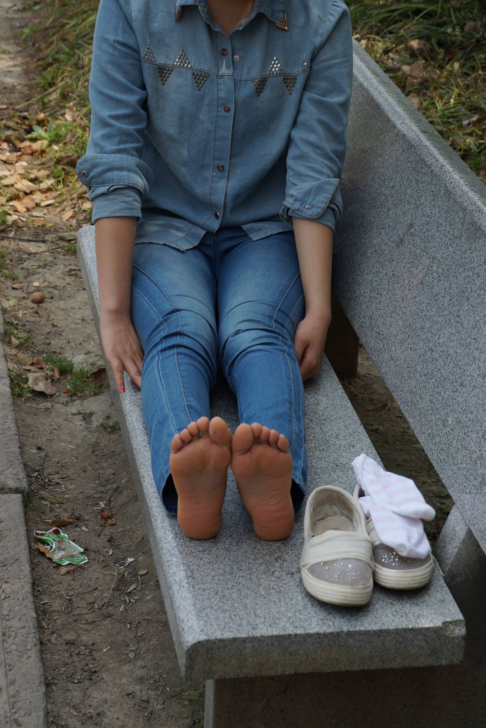 图片[10]-自由摄影 No.071 清纯眼镜MM的个性透明帆布鞋 [65P] – 速更版-美库