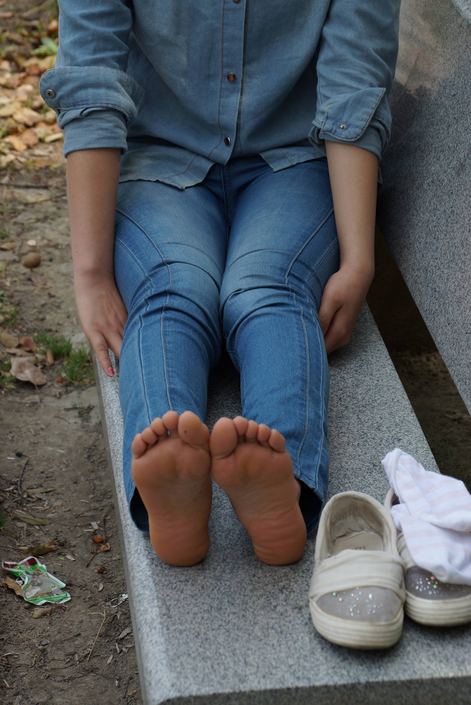 图片[11]-自由摄影 No.071 清纯眼镜MM的个性透明帆布鞋 [65P] – 速更版-美库