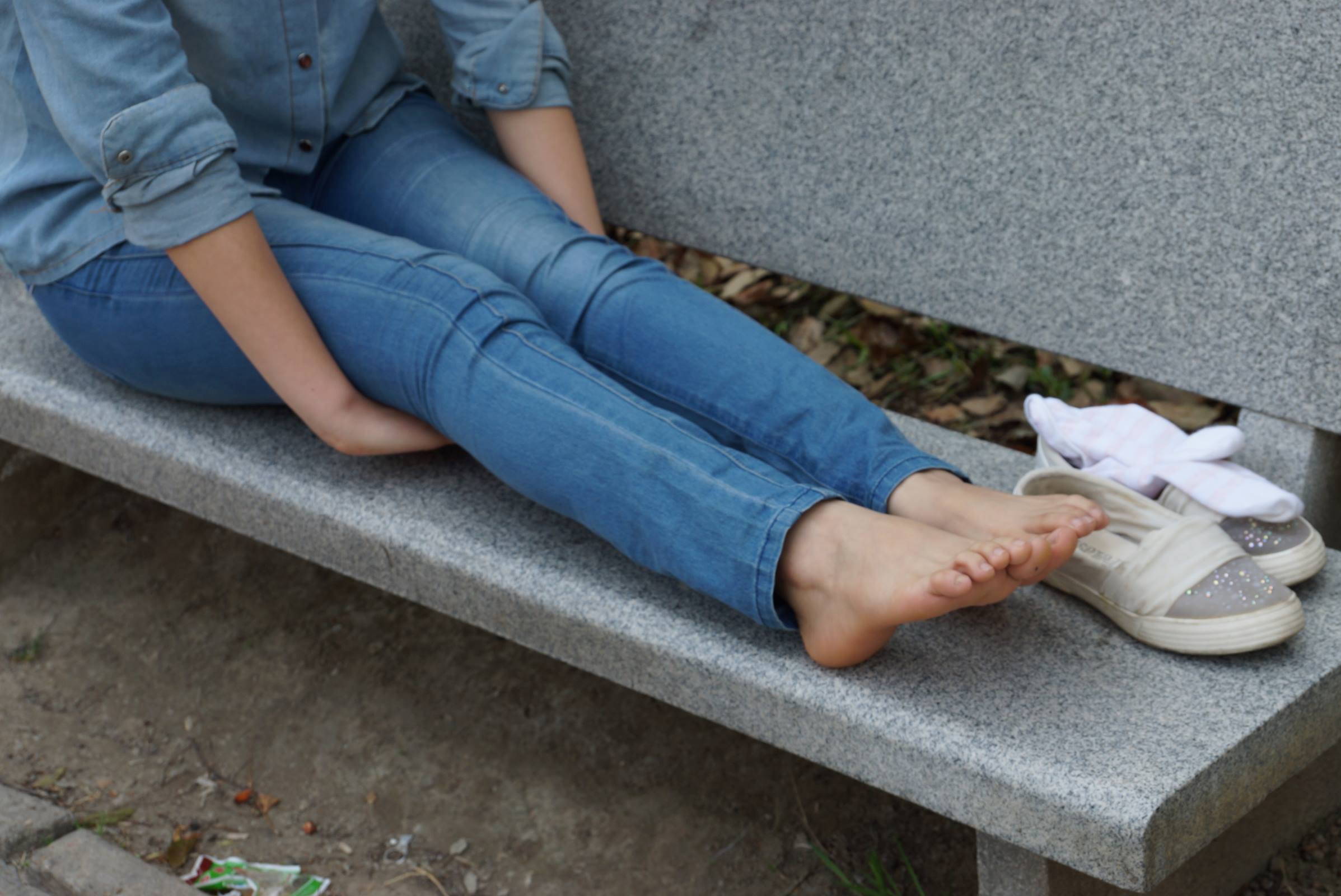 图片[12]-自由摄影 No.071 清纯眼镜MM的个性透明帆布鞋 [65P] – 速更版-美库