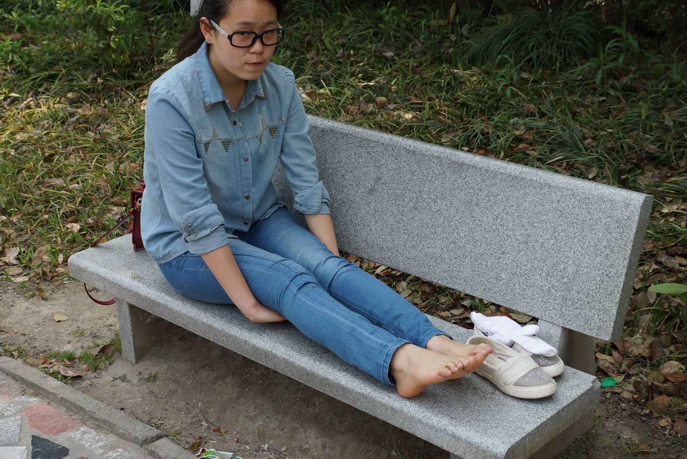 图片[13]-自由摄影 No.071 清纯眼镜MM的个性透明帆布鞋 [65P] – 速更版-美库