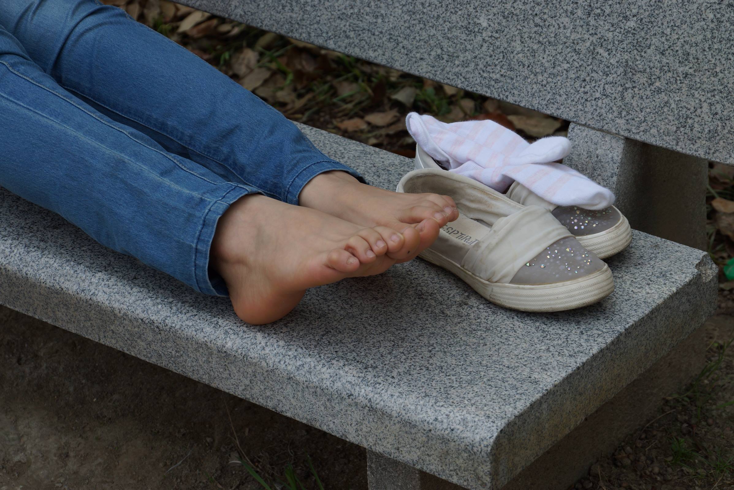 图片[14]-自由摄影 No.071 清纯眼镜MM的个性透明帆布鞋 [65P] – 速更版-美库