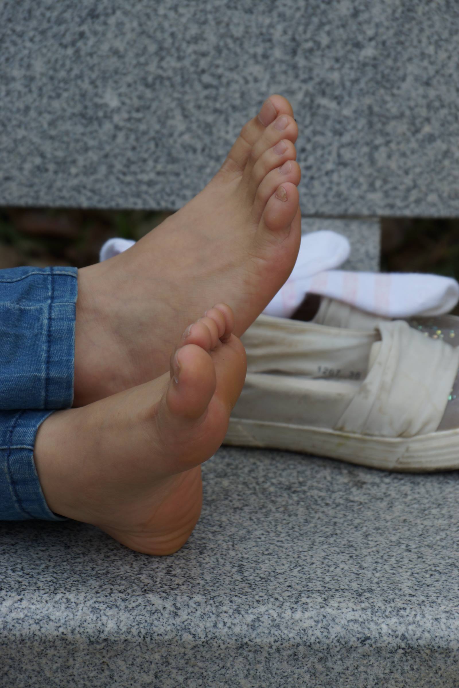 图片[15]-自由摄影 No.071 清纯眼镜MM的个性透明帆布鞋 [65P] – 速更版-美库