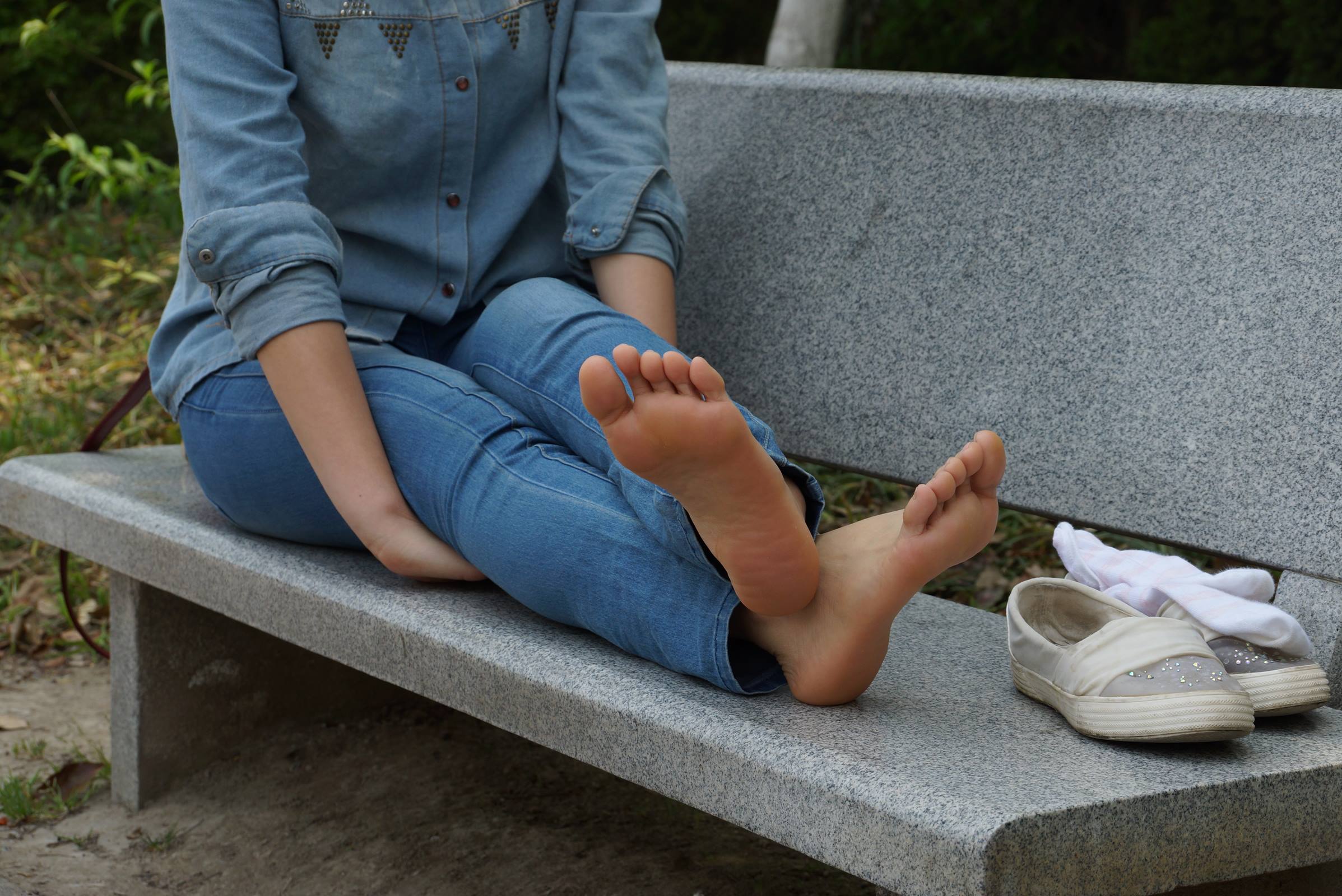 图片[24]-自由摄影 No.071 清纯眼镜MM的个性透明帆布鞋 [65P] – 速更版-美库