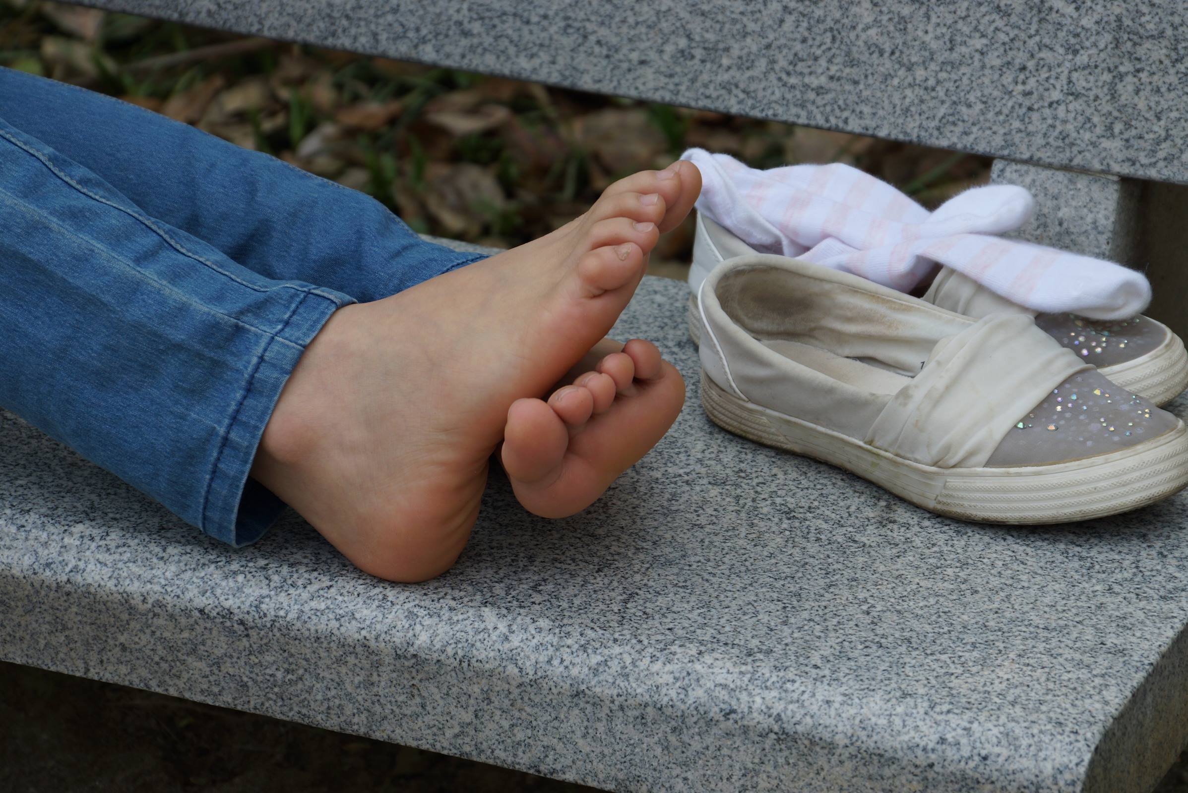 图片[47]-自由摄影 No.071 清纯眼镜MM的个性透明帆布鞋 [65P] – 速更版-美库