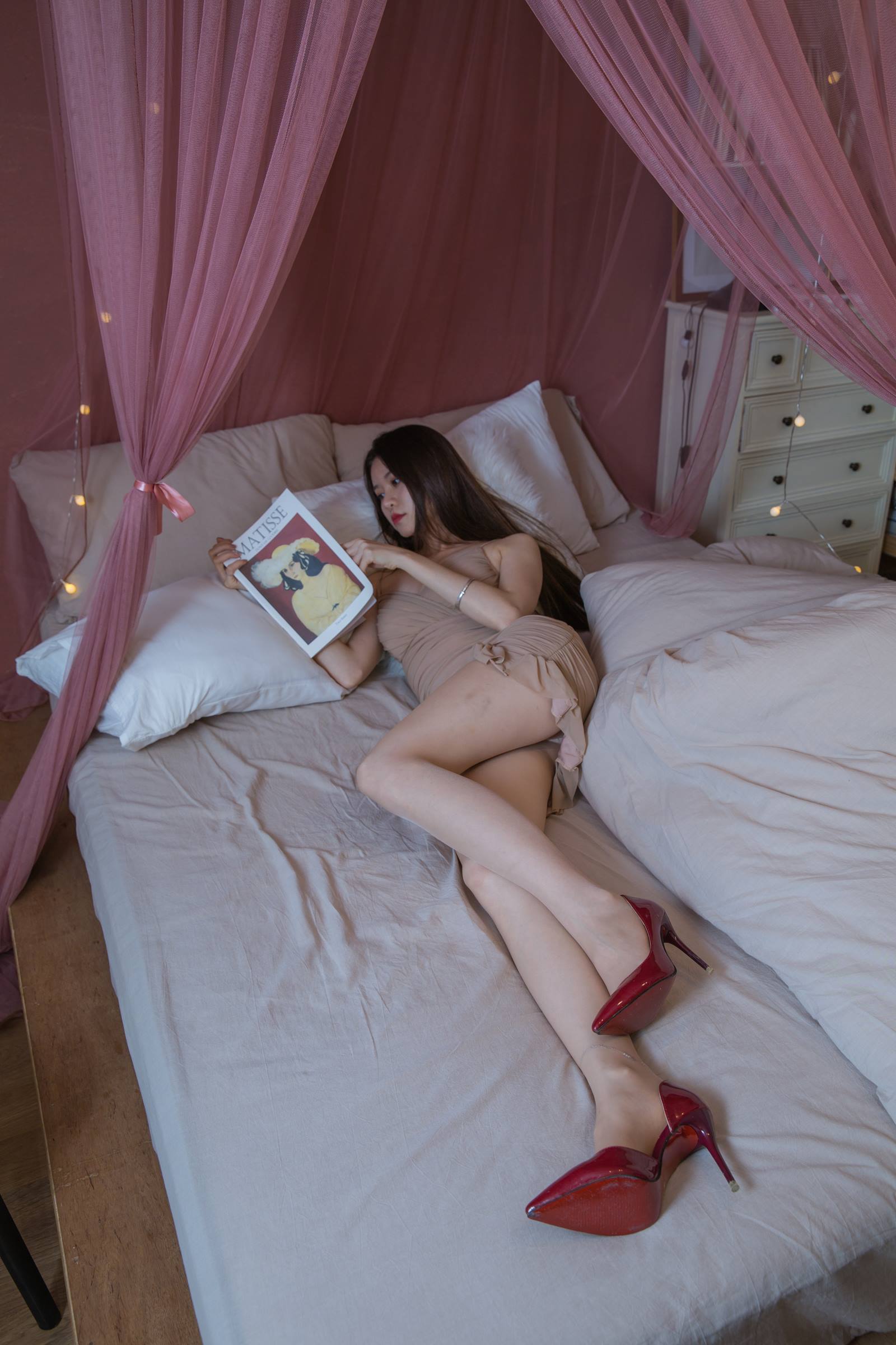 图片[123]-网紅Coser@Sia不吃鱼 姓感蜜腿 [123P] – 速更版-美库