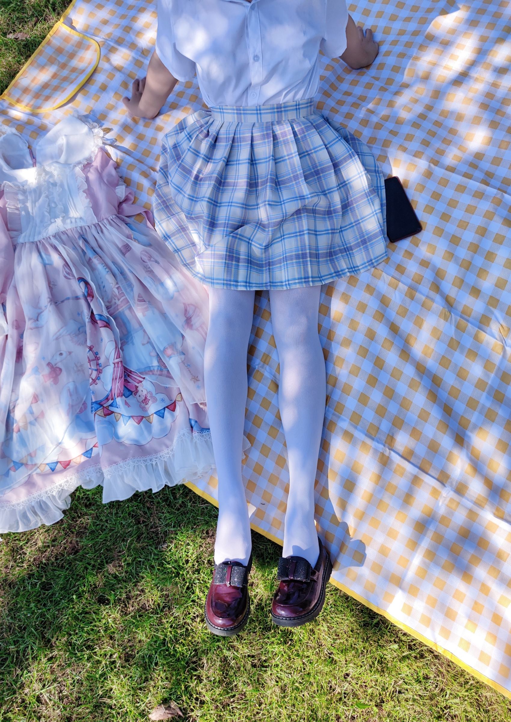 图片[12]-网紅Coser@地瓜小朋友 -草地1[14P] – 速更版-美库