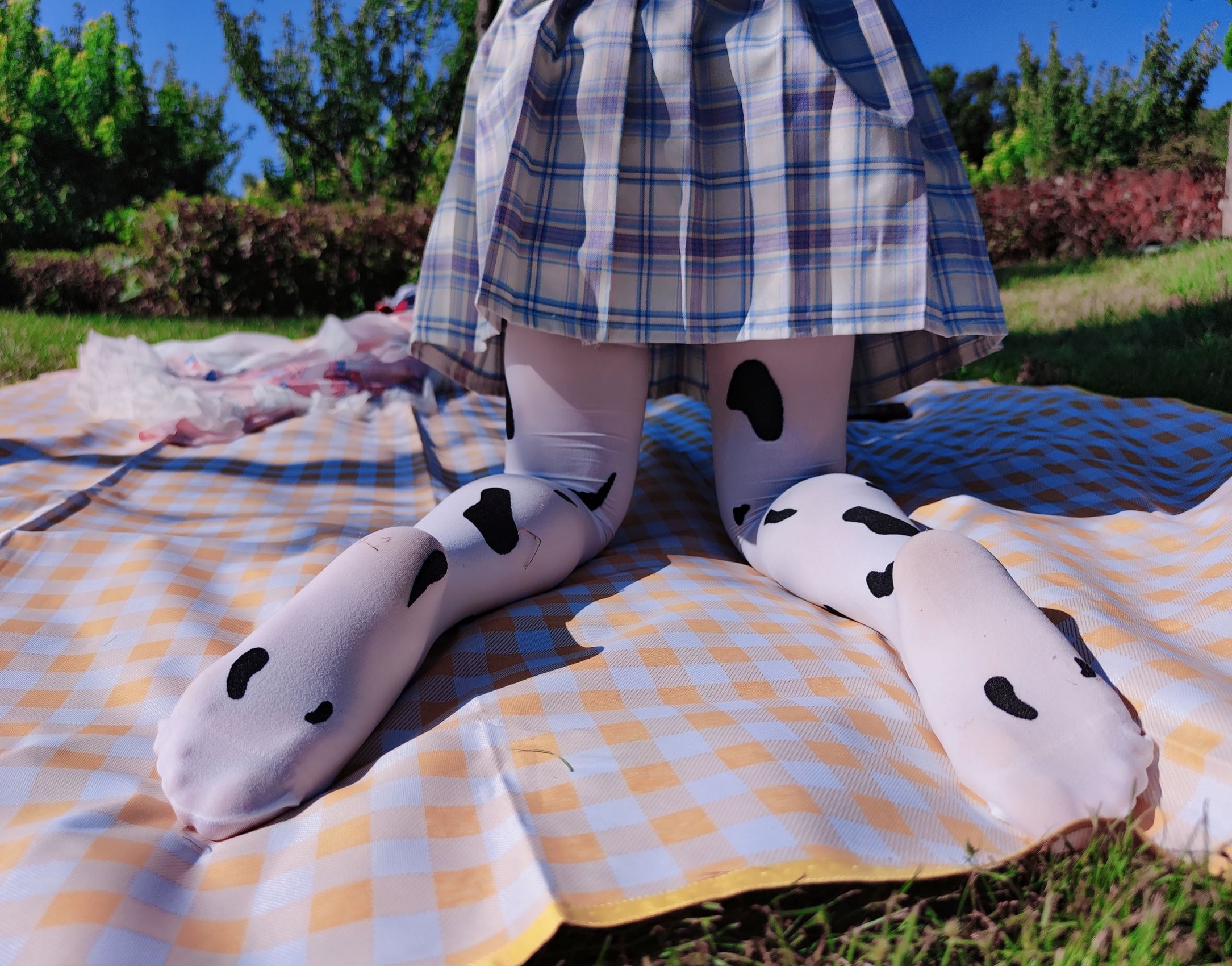 图片[15]-网紅Coser@地瓜小朋友 -草地1[14P] – 速更版-美库