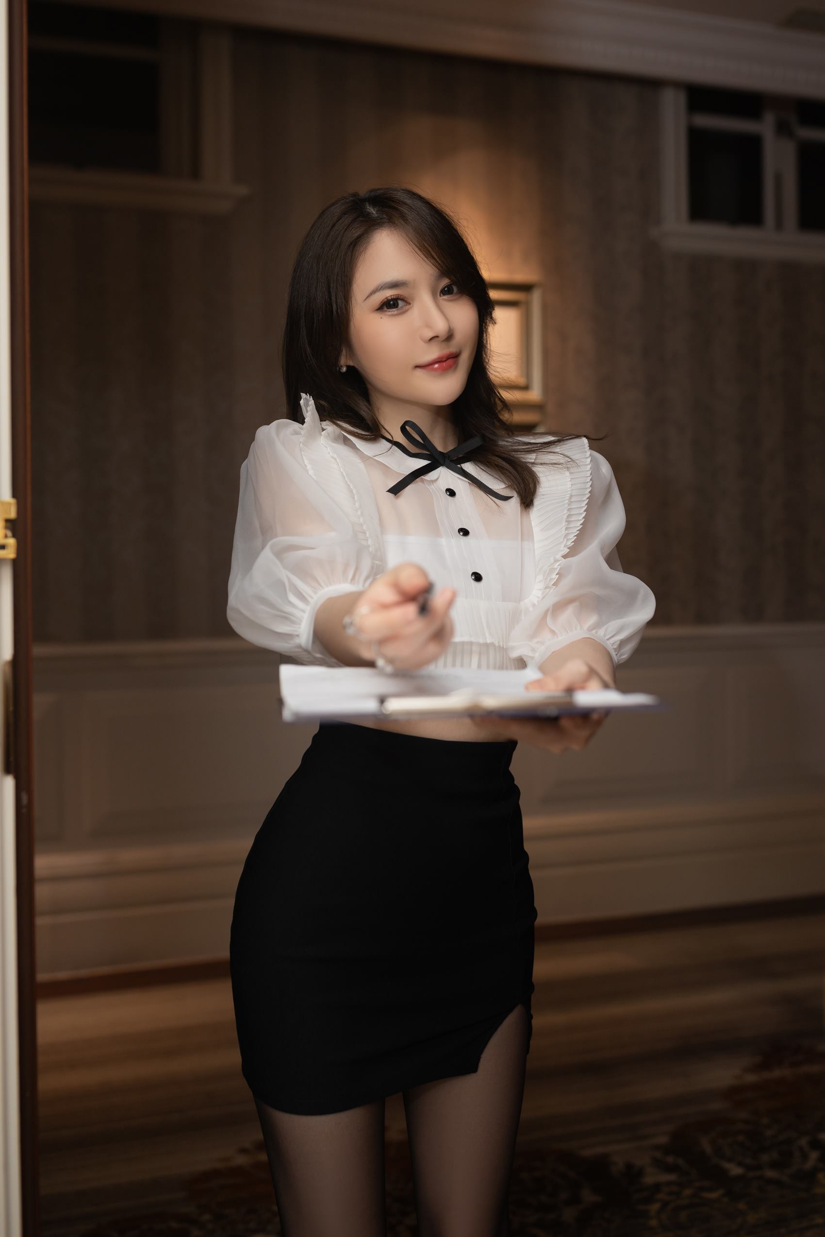 图片[27]-秀人名模鱼子酱Fish《送文件》[26P] – 速更版-美库