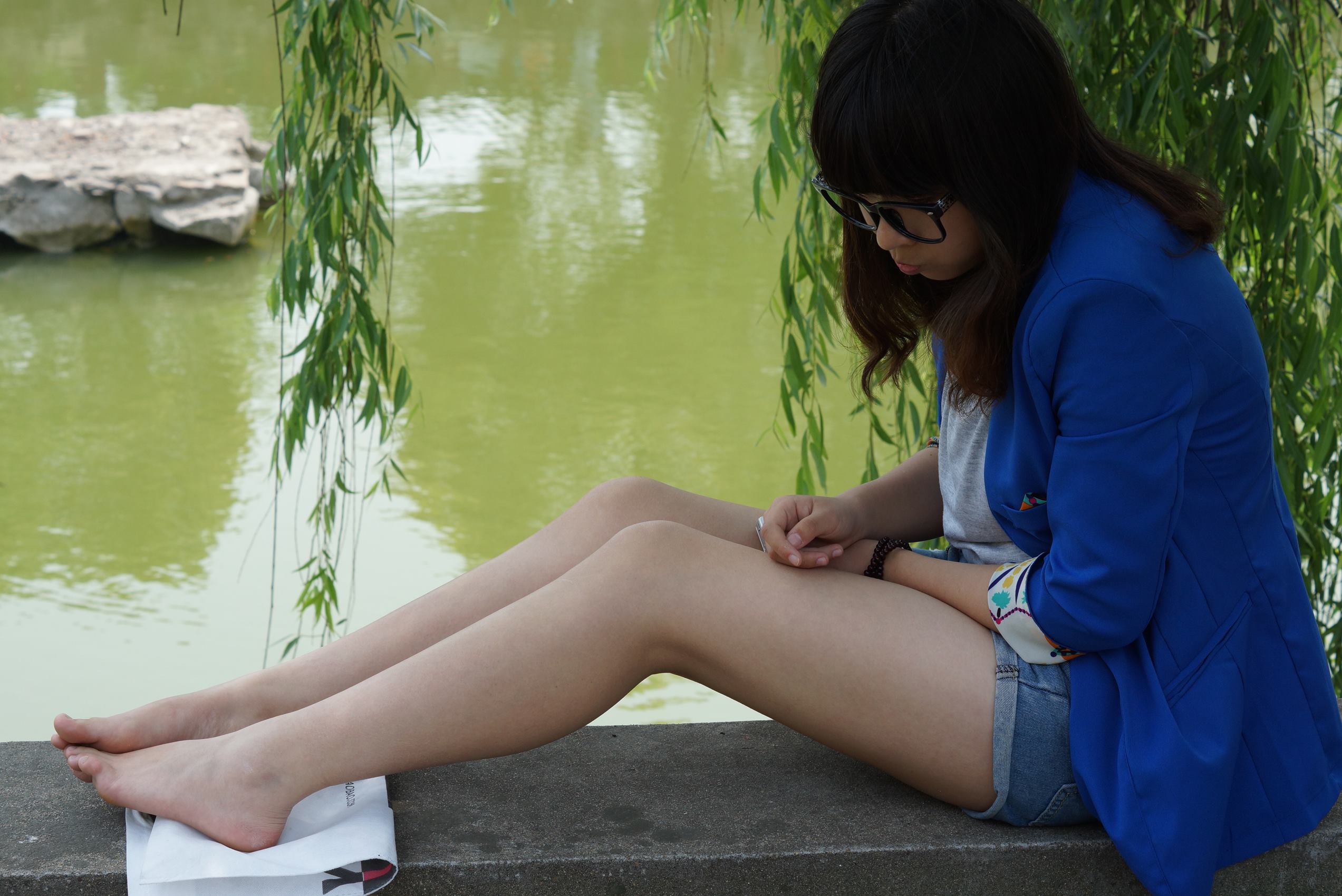 图片[10]-自由摄影 No.090 漂亮MM柳树下歇脚 [55P] – 速更版-美库