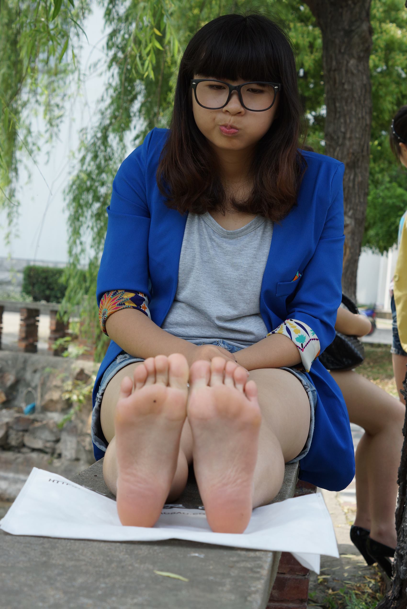 图片[13]-自由摄影 No.090 漂亮MM柳树下歇脚 [55P] – 速更版-美库