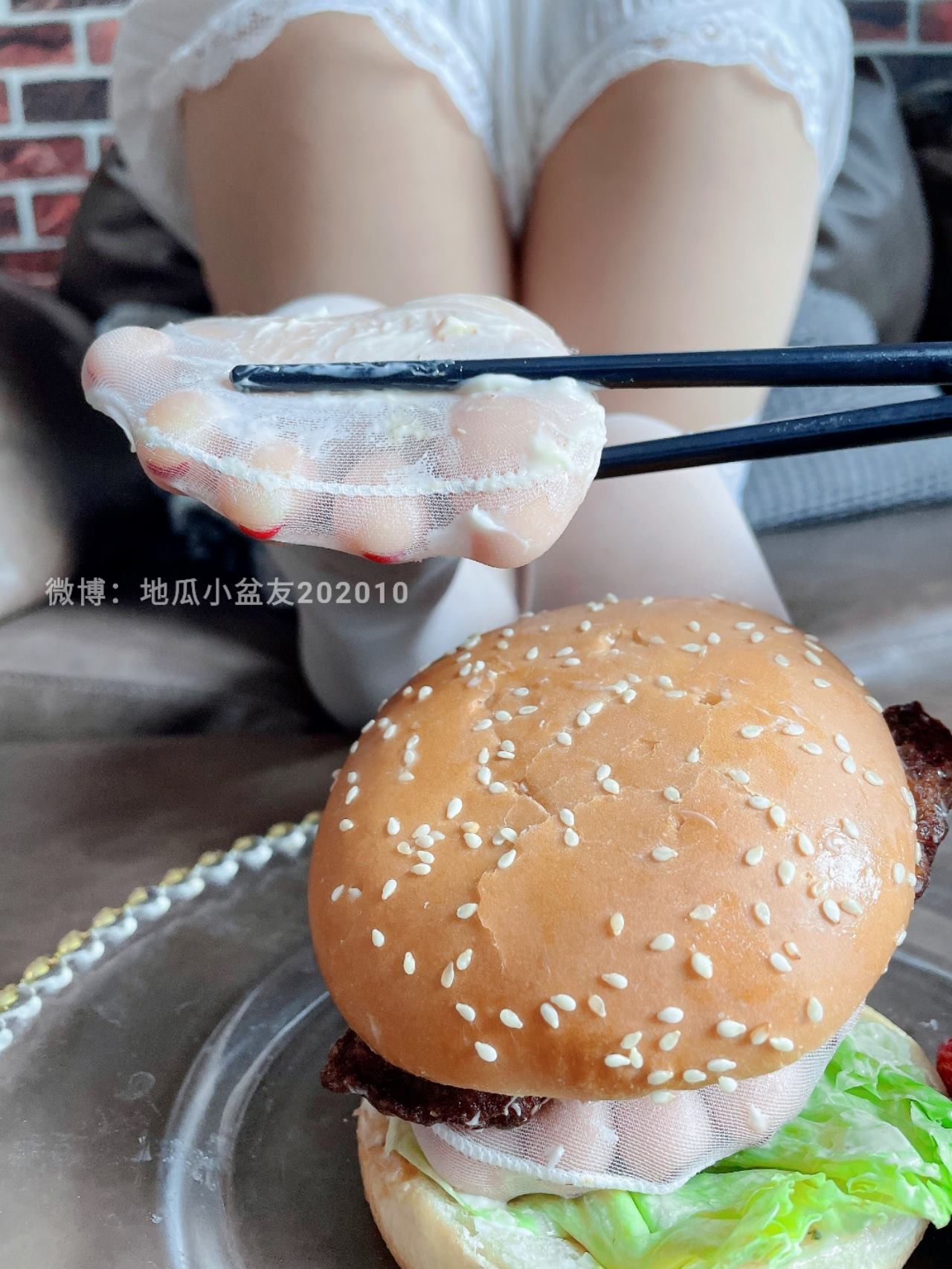 图片[18]-网紅Coser@地瓜小朋友 -地瓜牌白丝嫩足汉堡[87P] – 速更版-美库