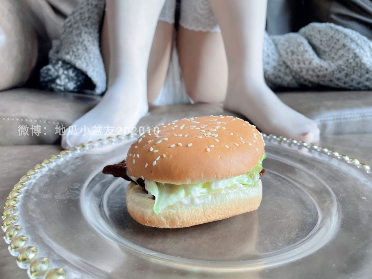 图片[27]-网紅Coser@地瓜小朋友 -地瓜牌白丝嫩足汉堡[87P] – 速更版-美库