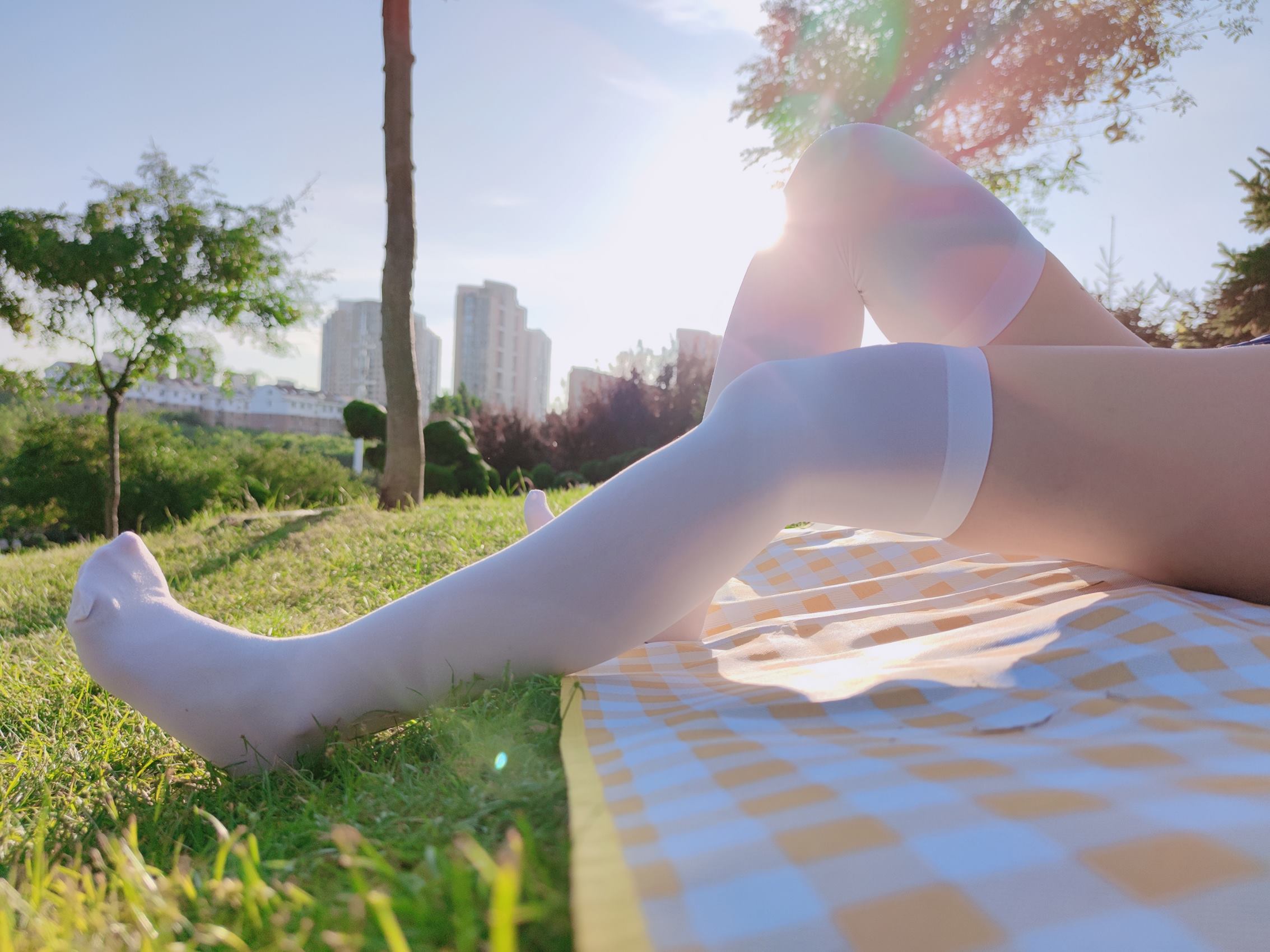 图片[10]-网紅Coser@地瓜小朋友 -草地2[20P] – 速更版-美库