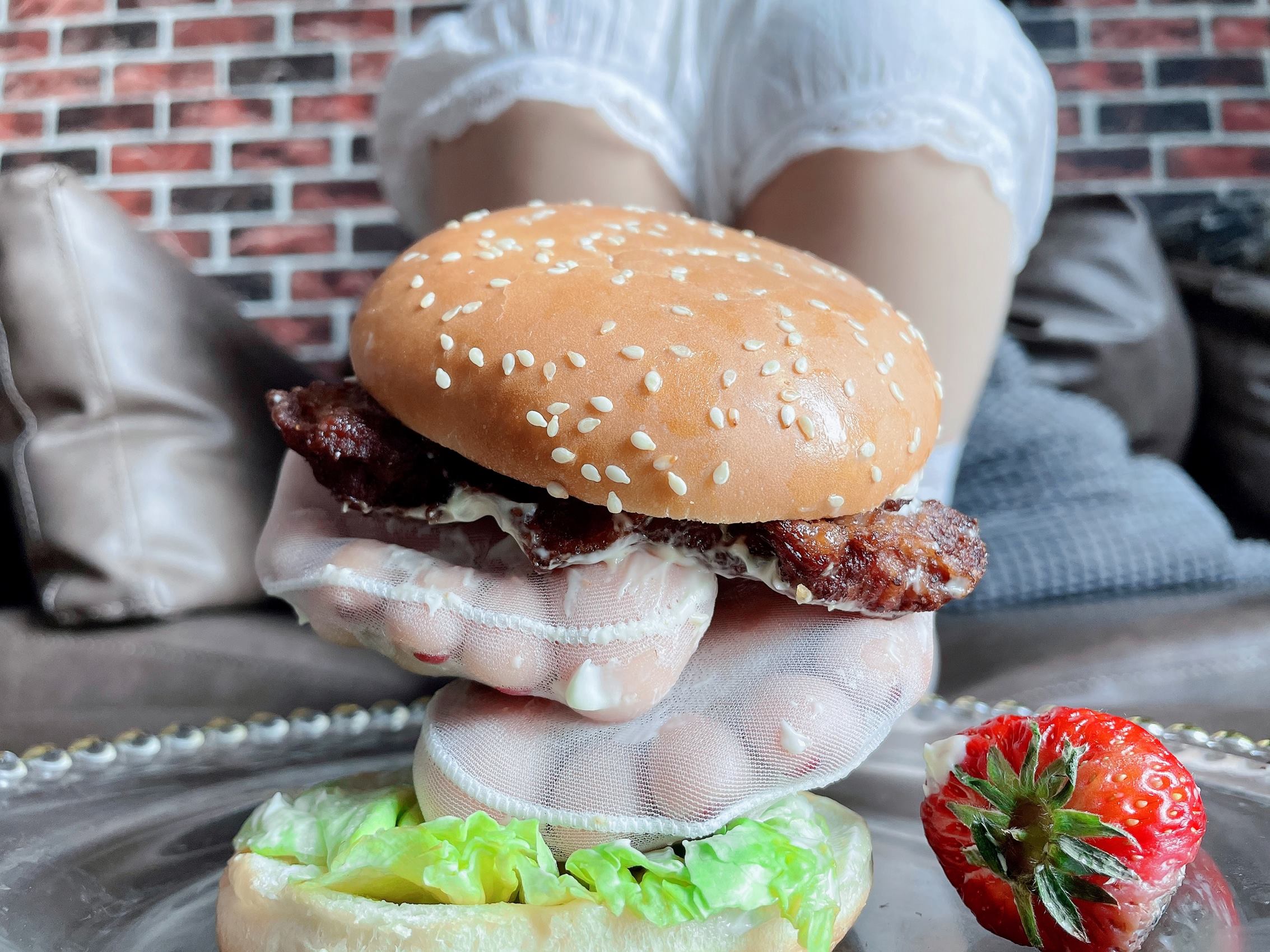 图片[47]-网紅Coser@地瓜小朋友 -地瓜牌白丝嫩足汉堡[87P] – 速更版-美库