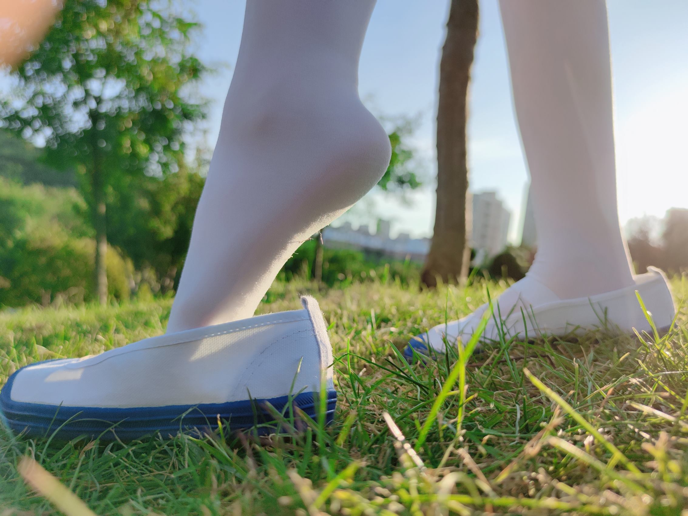 图片[11]-网紅Coser@地瓜小朋友 -草地2[20P] – 速更版-美库