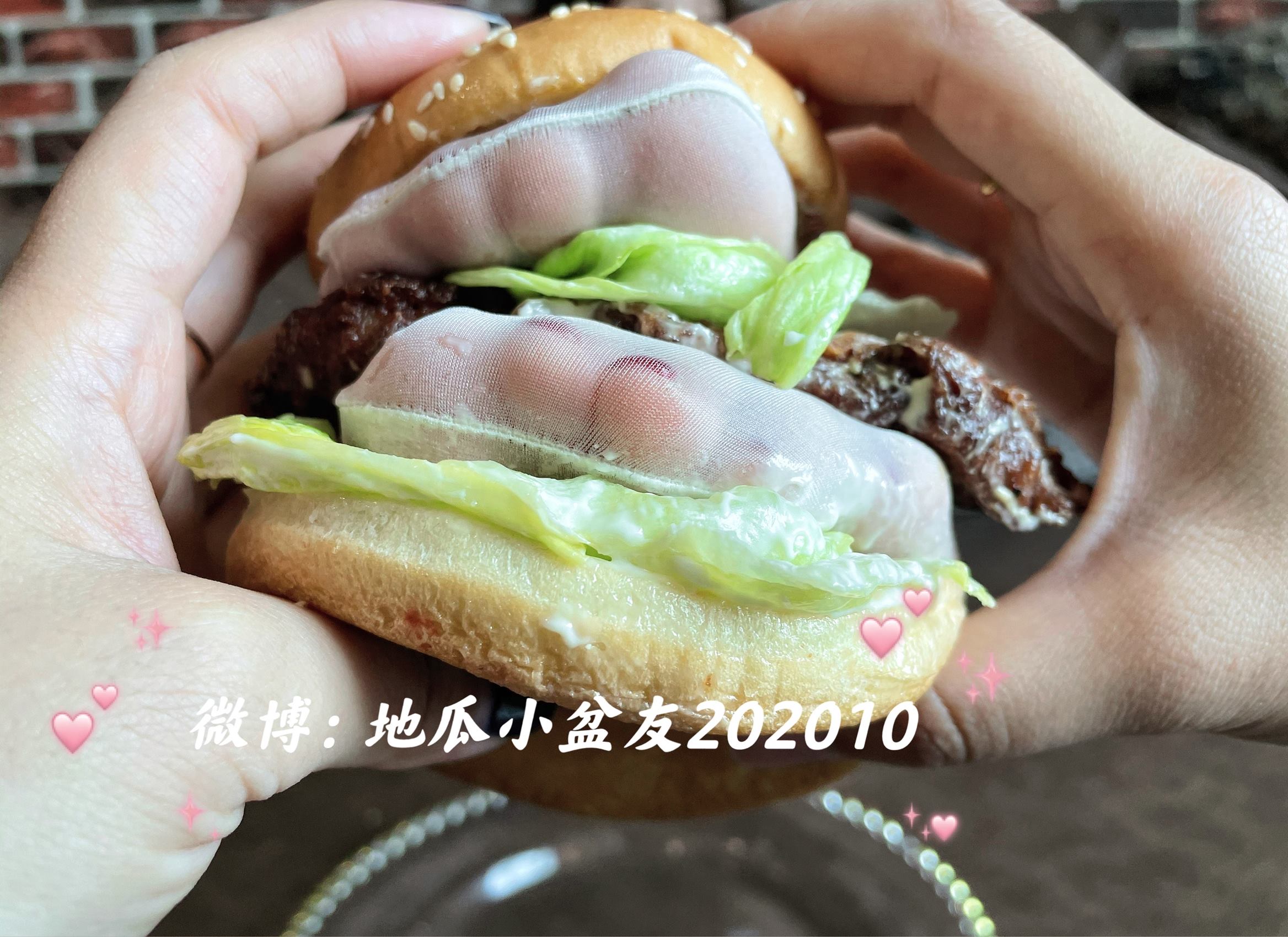 图片[56]-网紅Coser@地瓜小朋友 -地瓜牌白丝嫩足汉堡[87P] – 速更版-美库