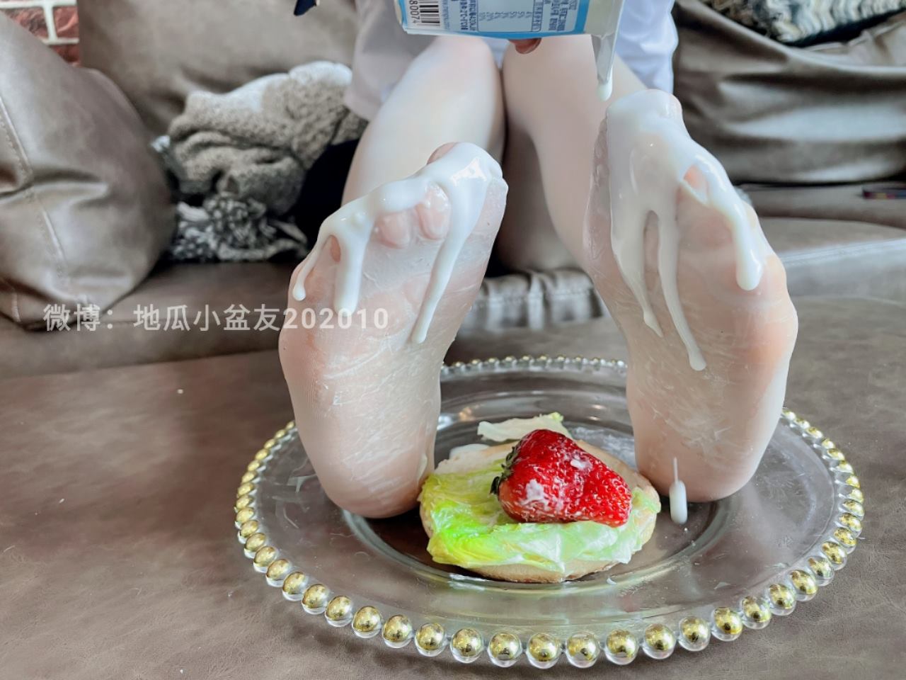 图片[65]-网紅Coser@地瓜小朋友 -地瓜牌白丝嫩足汉堡[87P] – 速更版-美库