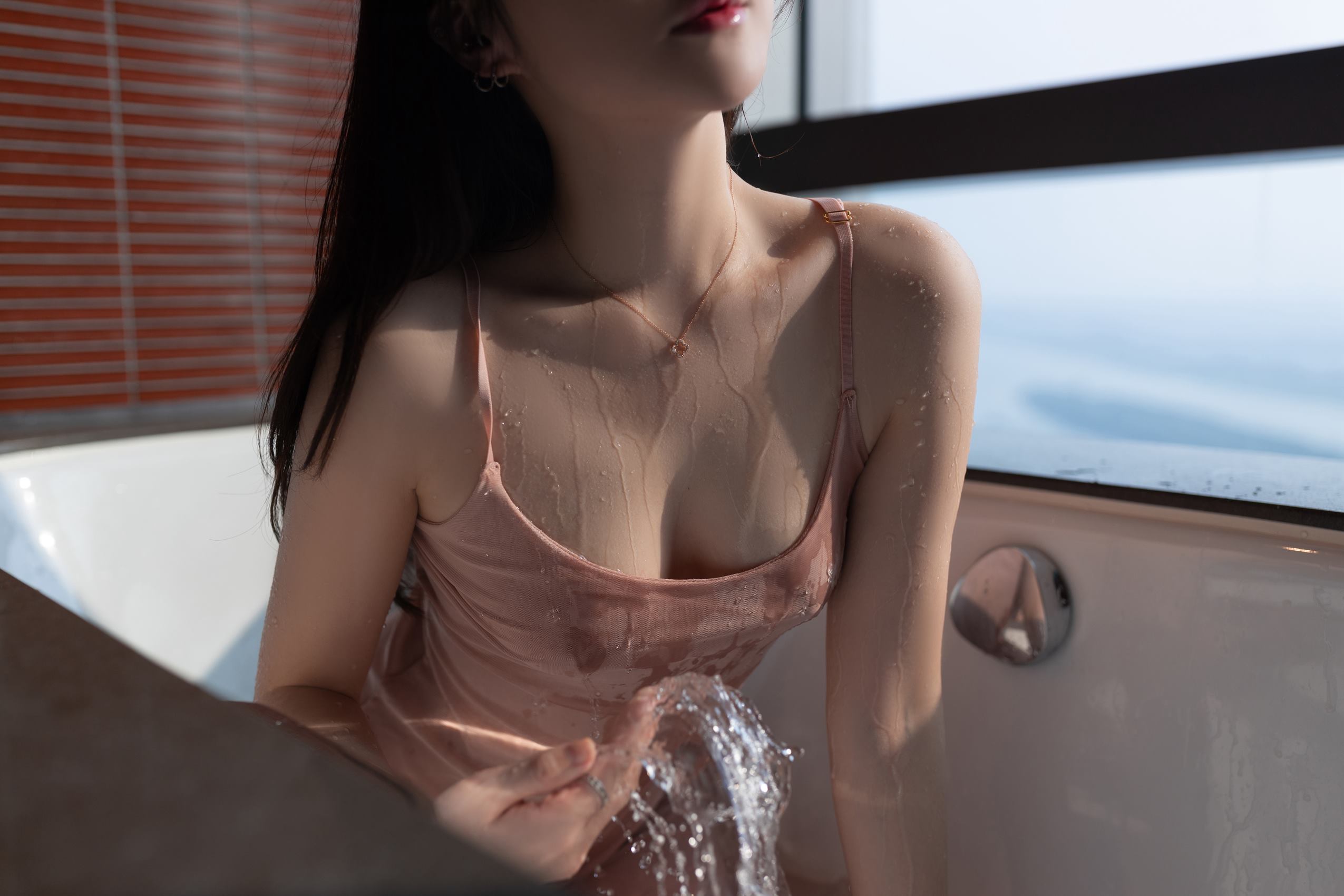 图片[23]-秀人内购@鱼子酱Fish – 内购私拍《桃粉》写真 [51P] – 速更版-美库