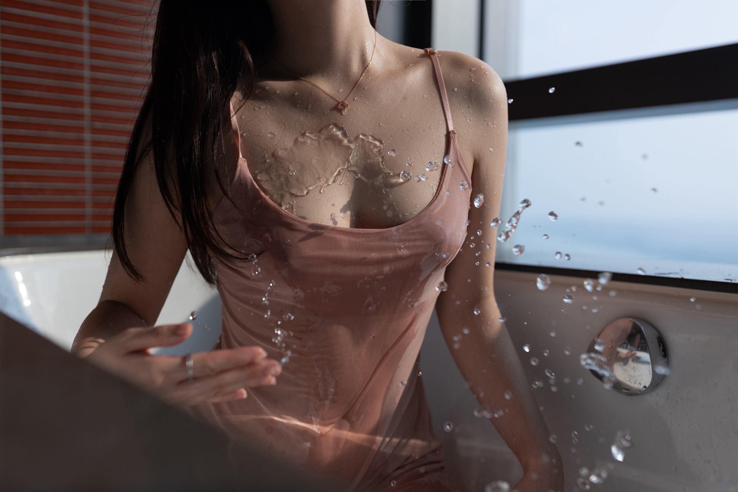 图片[25]-秀人内购@鱼子酱Fish – 内购私拍《桃粉》写真 [51P] – 速更版-美库