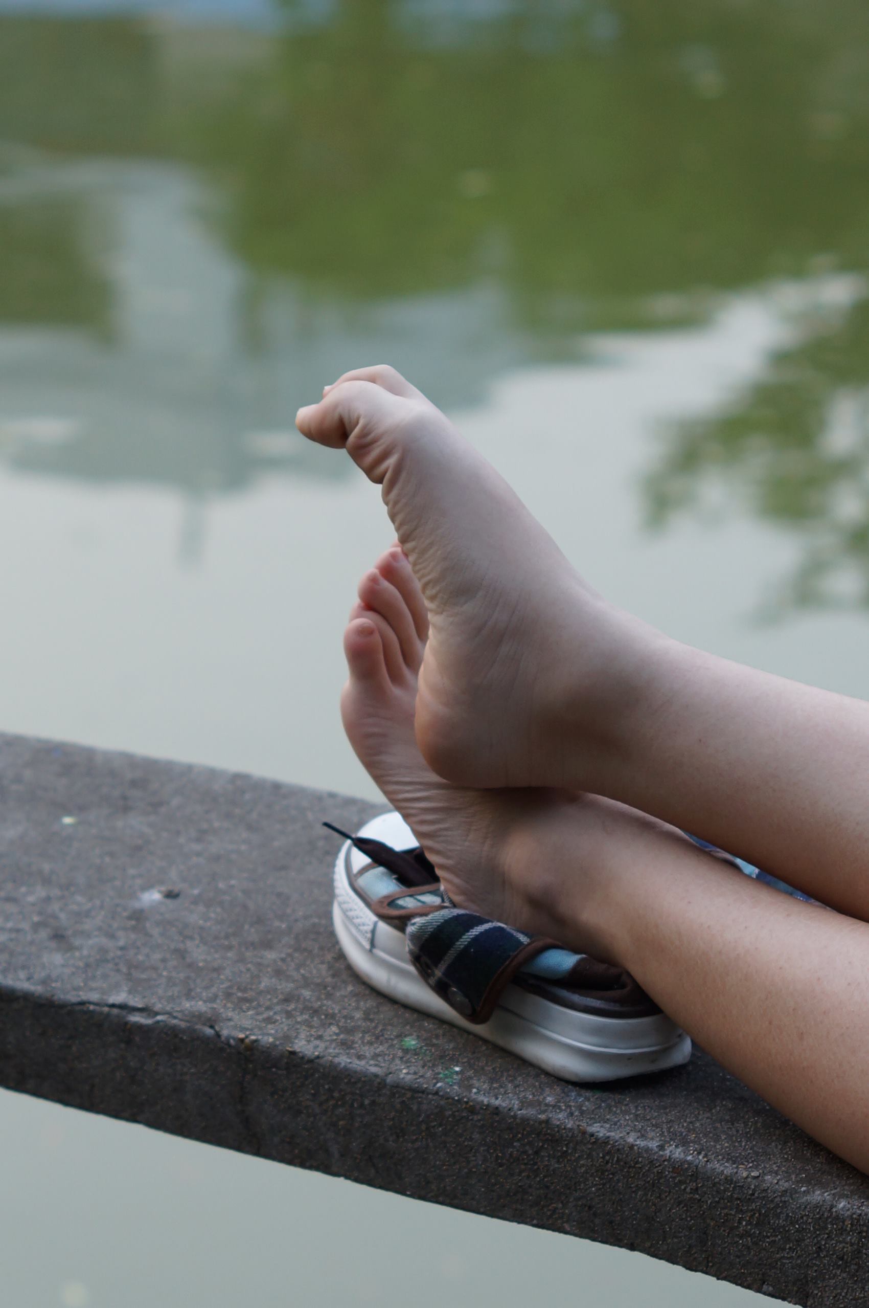 图片[35]-自由摄影 No.114 清纯MM湖边裸足 [57P] – 速更版-美库