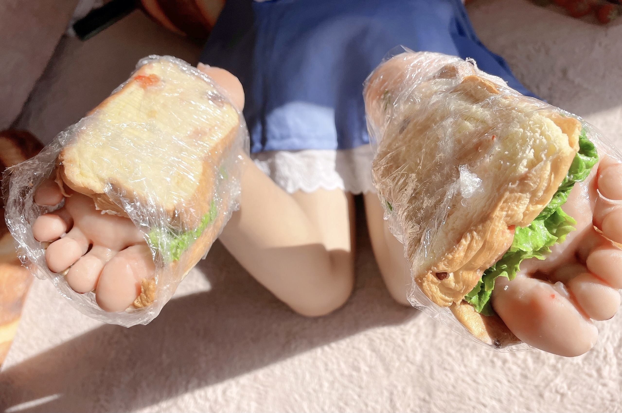 图片[20]-网紅Coser@地瓜小朋友 -地瓜牌肉丝裸足汉堡[55P] – 速更版-美库