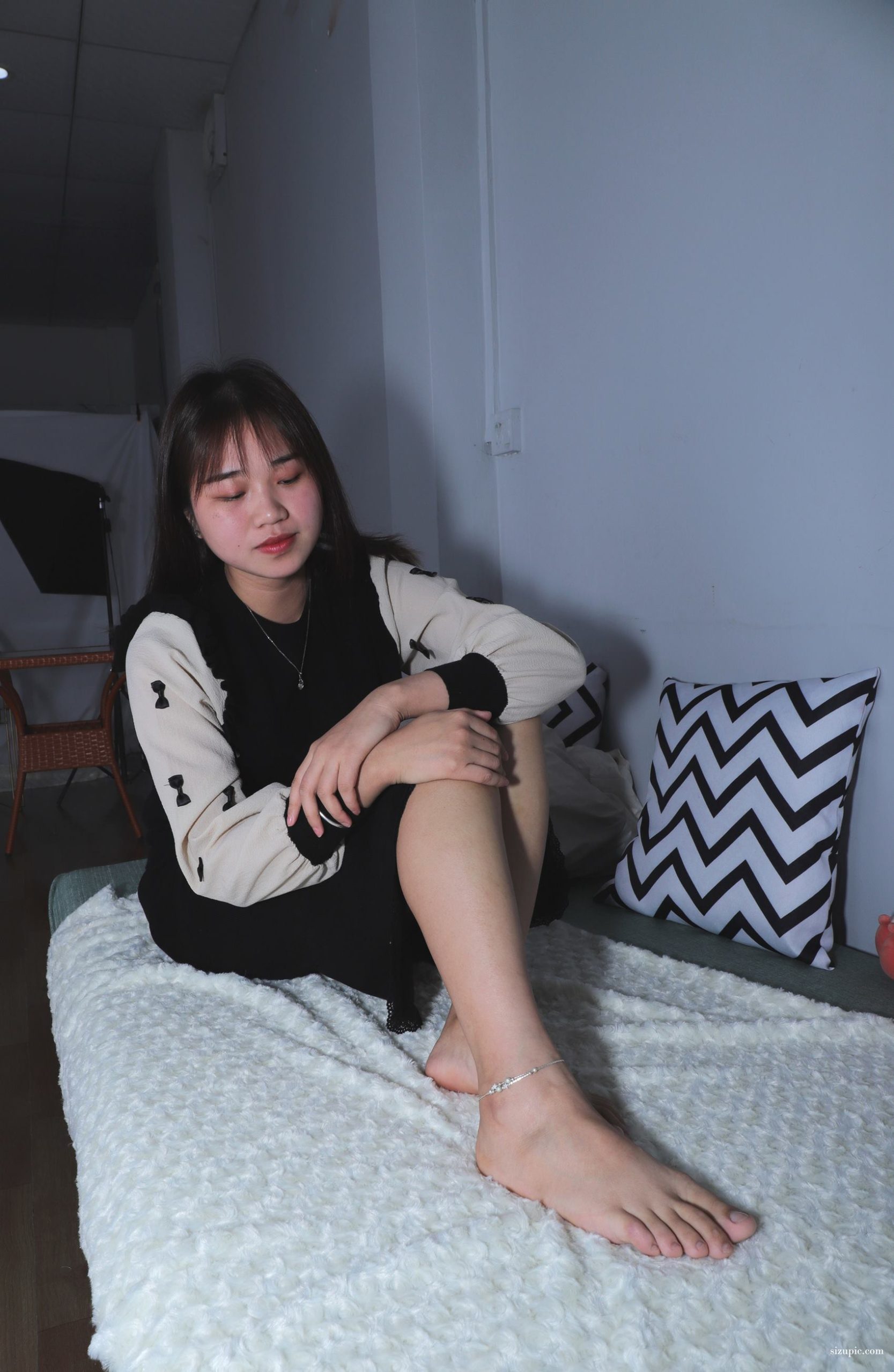 图片[17]-Pary摄影 NO.137 曾经做过车模的大美女灵儿棚拍38码美脚[89P] – 速更版-美库