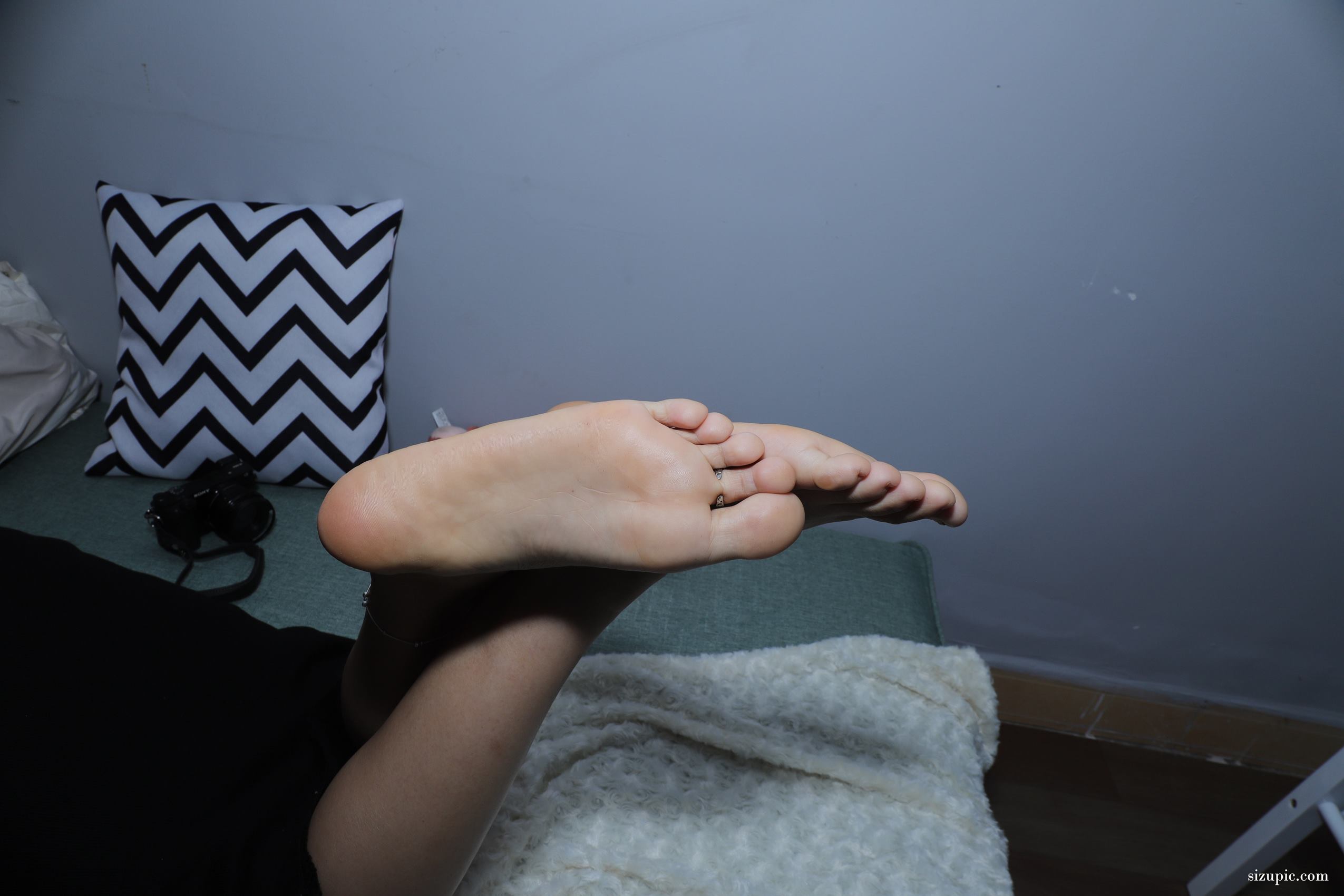 图片[51]-Pary摄影 NO.137 曾经做过车模的大美女灵儿棚拍38码美脚[89P] – 速更版-美库