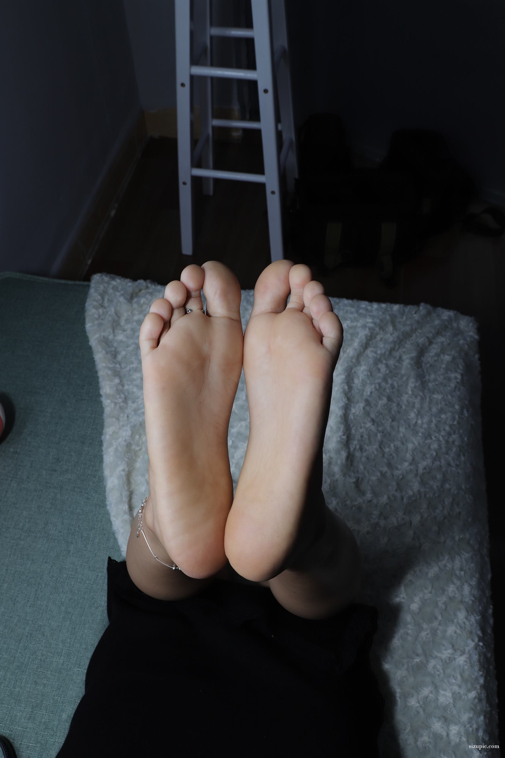 图片[53]-Pary摄影 NO.137 曾经做过车模的大美女灵儿棚拍38码美脚[89P] – 速更版-美库