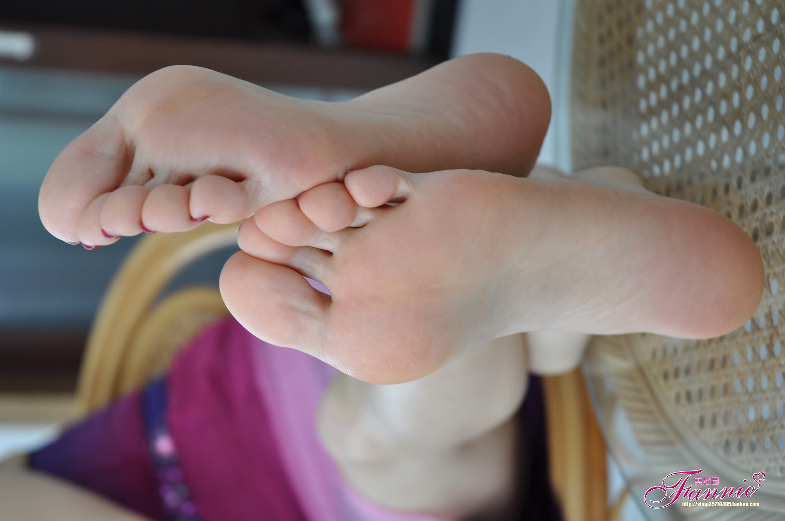 图片[42]-Fannie芬妮每足园 No.379 秋日炫彩裸足合辑[151P] – 速更版-美库