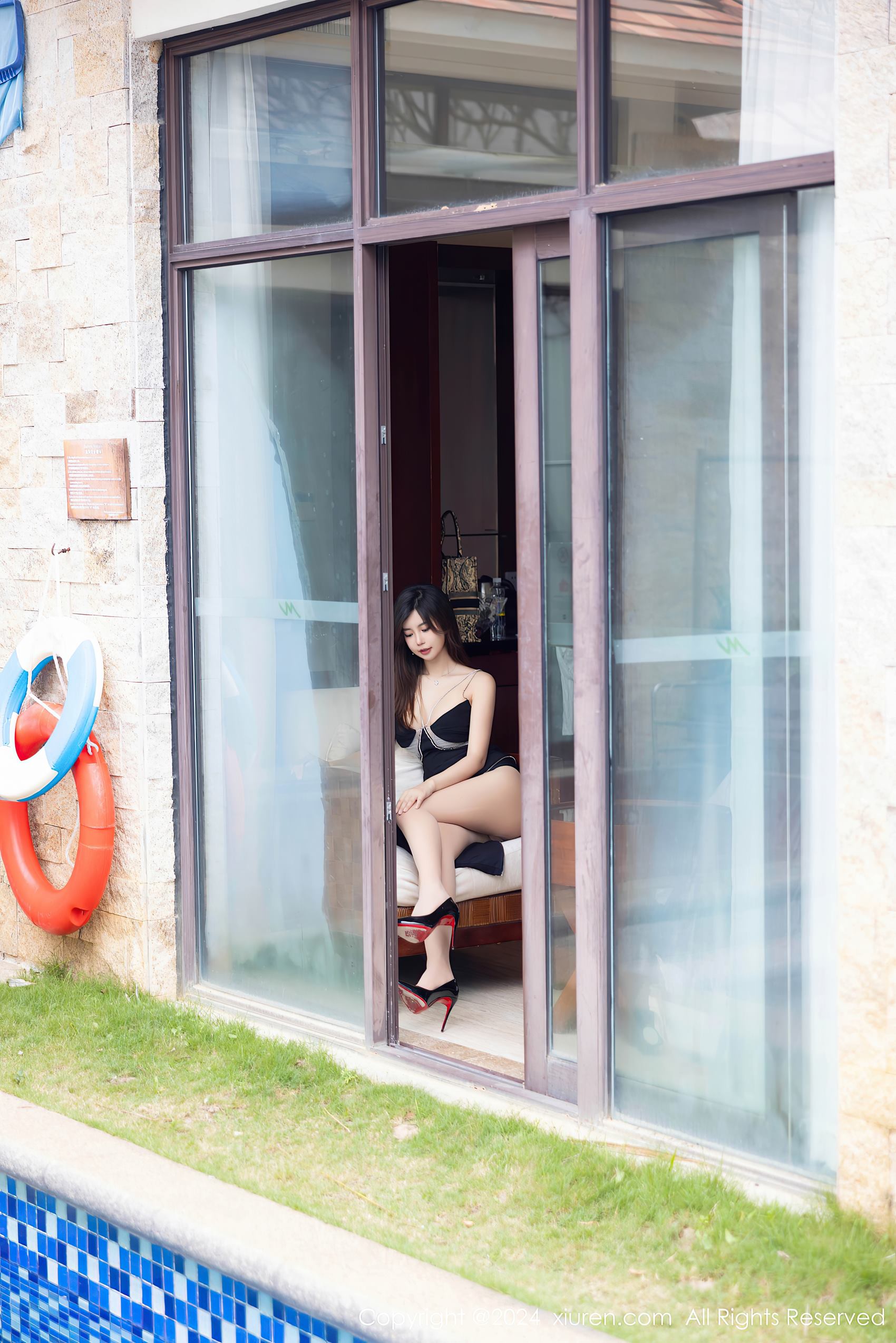 图片[16]-[Xiuren秀人网]2024.03.15 NO.8235 绮里嘉ula 是谁偷走了我的心 [18+1P] – 速更版-美库