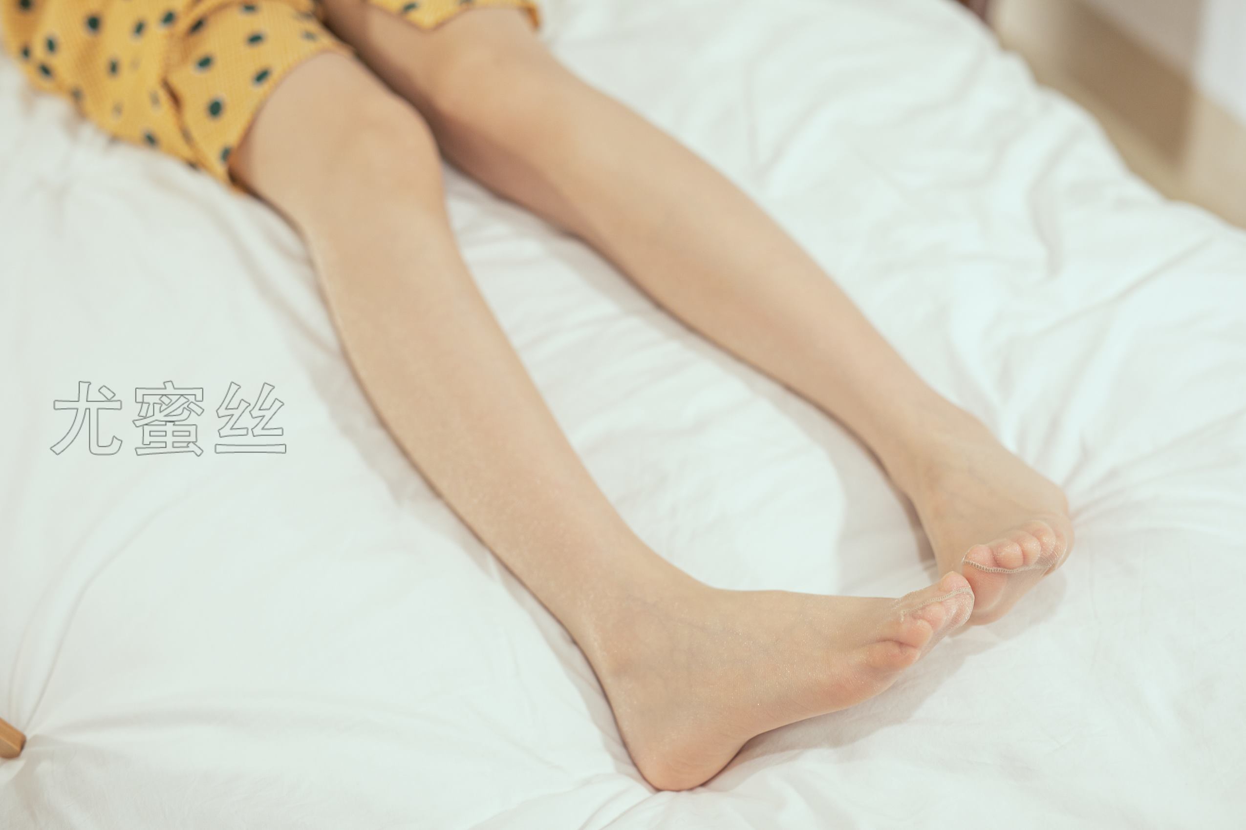 图片[21]-尤蜜丝  穿搭推广展示图集 肉丝搭配白色细高跟[137P] – 速更版-美库