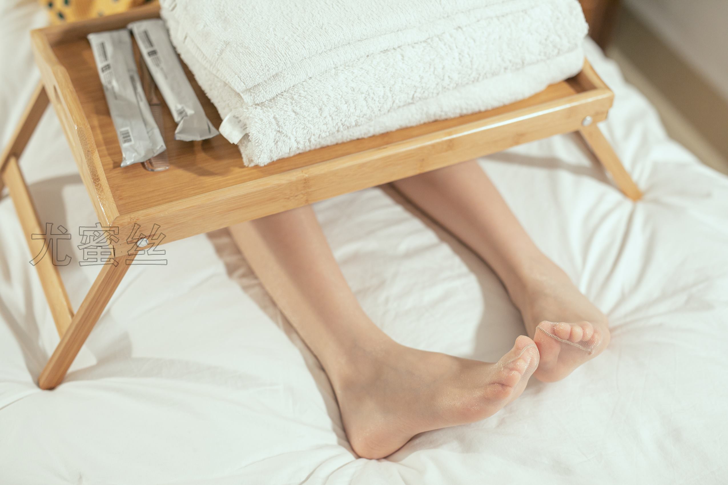 图片[23]-尤蜜丝  穿搭推广展示图集 肉丝搭配白色细高跟[137P] – 速更版-美库