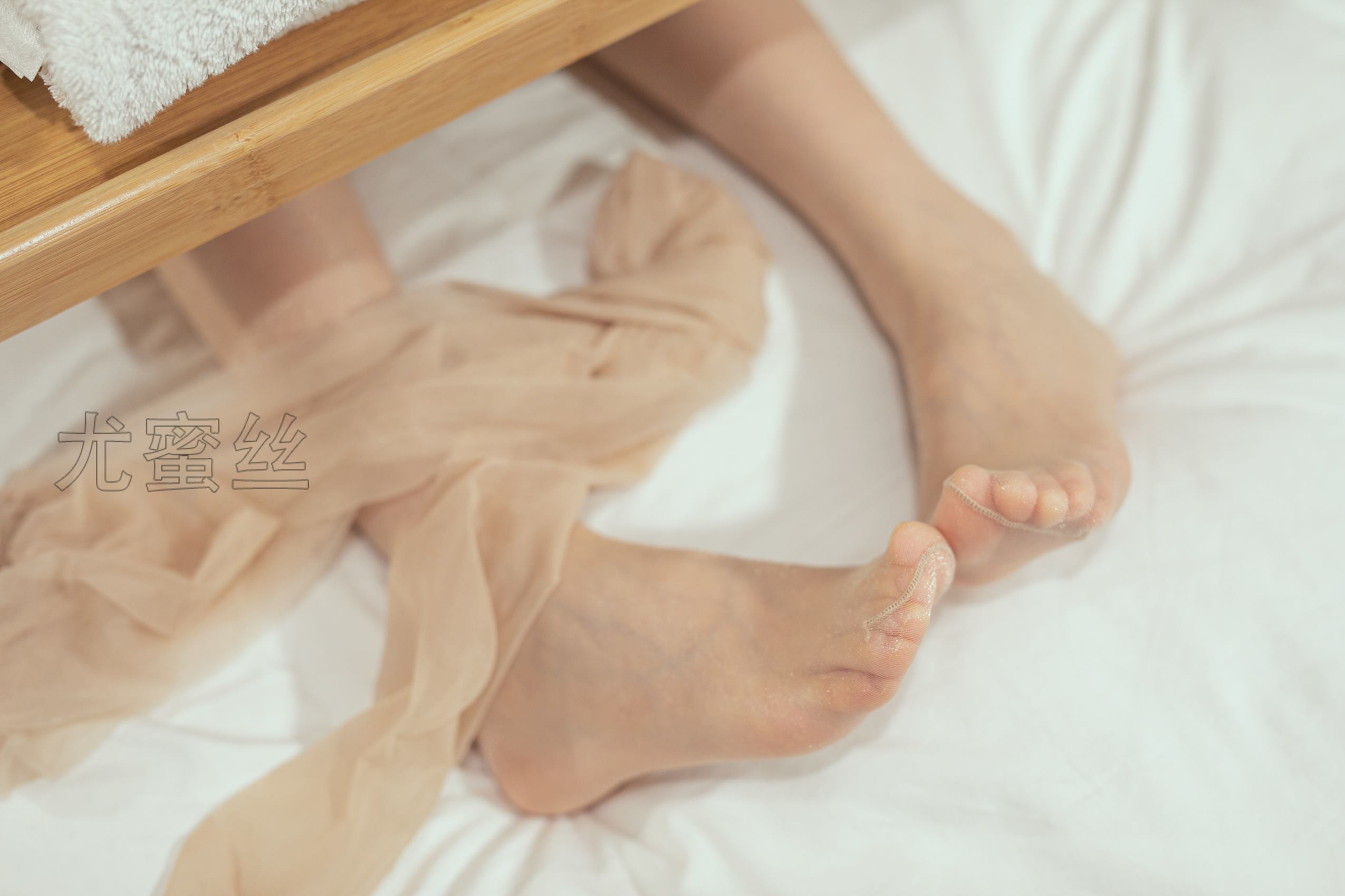 图片[25]-尤蜜丝  穿搭推广展示图集 肉丝搭配白色细高跟[137P] – 速更版-美库