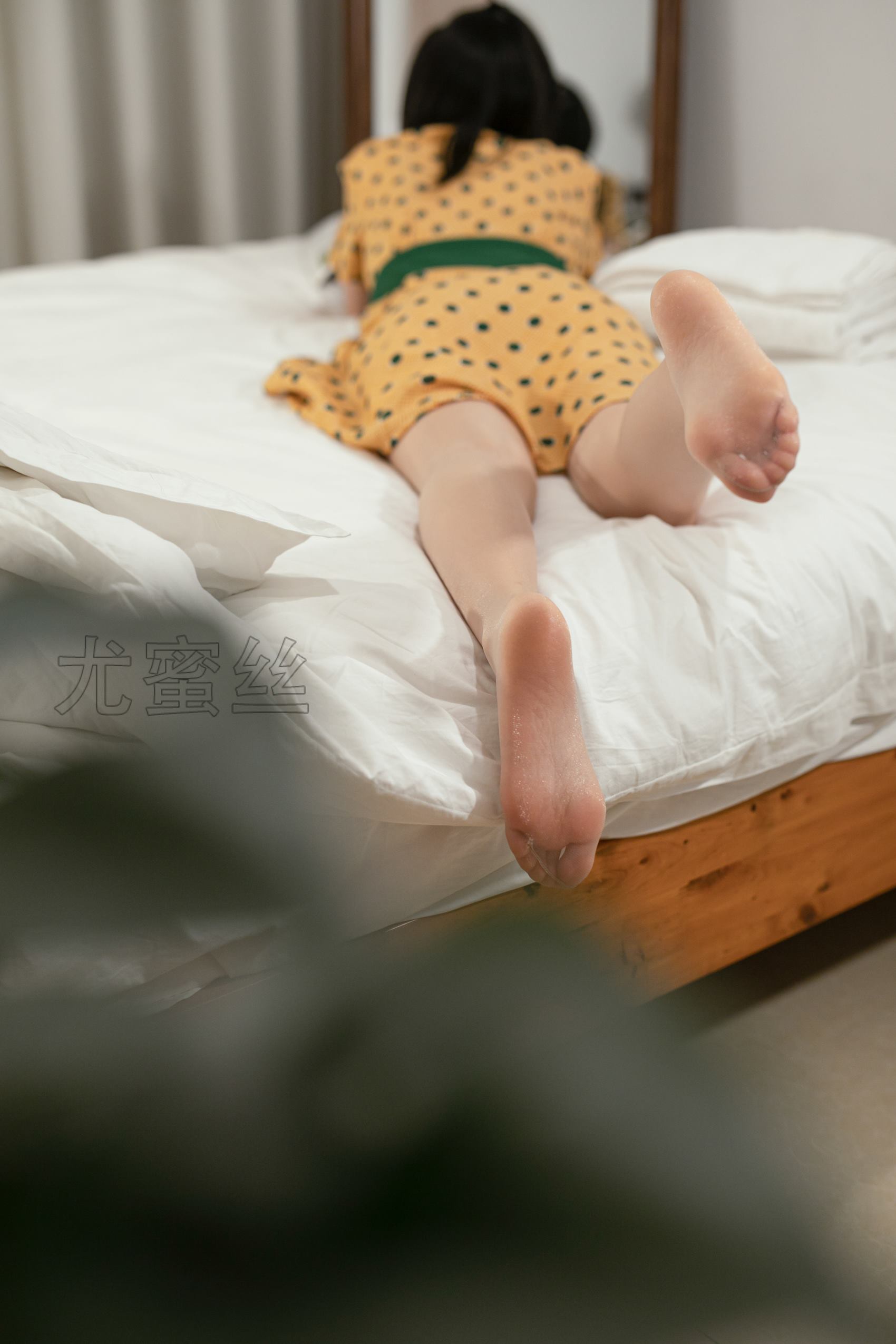 图片[50]-尤蜜丝  穿搭推广展示图集 肉丝搭配白色细高跟[137P] – 速更版-美库