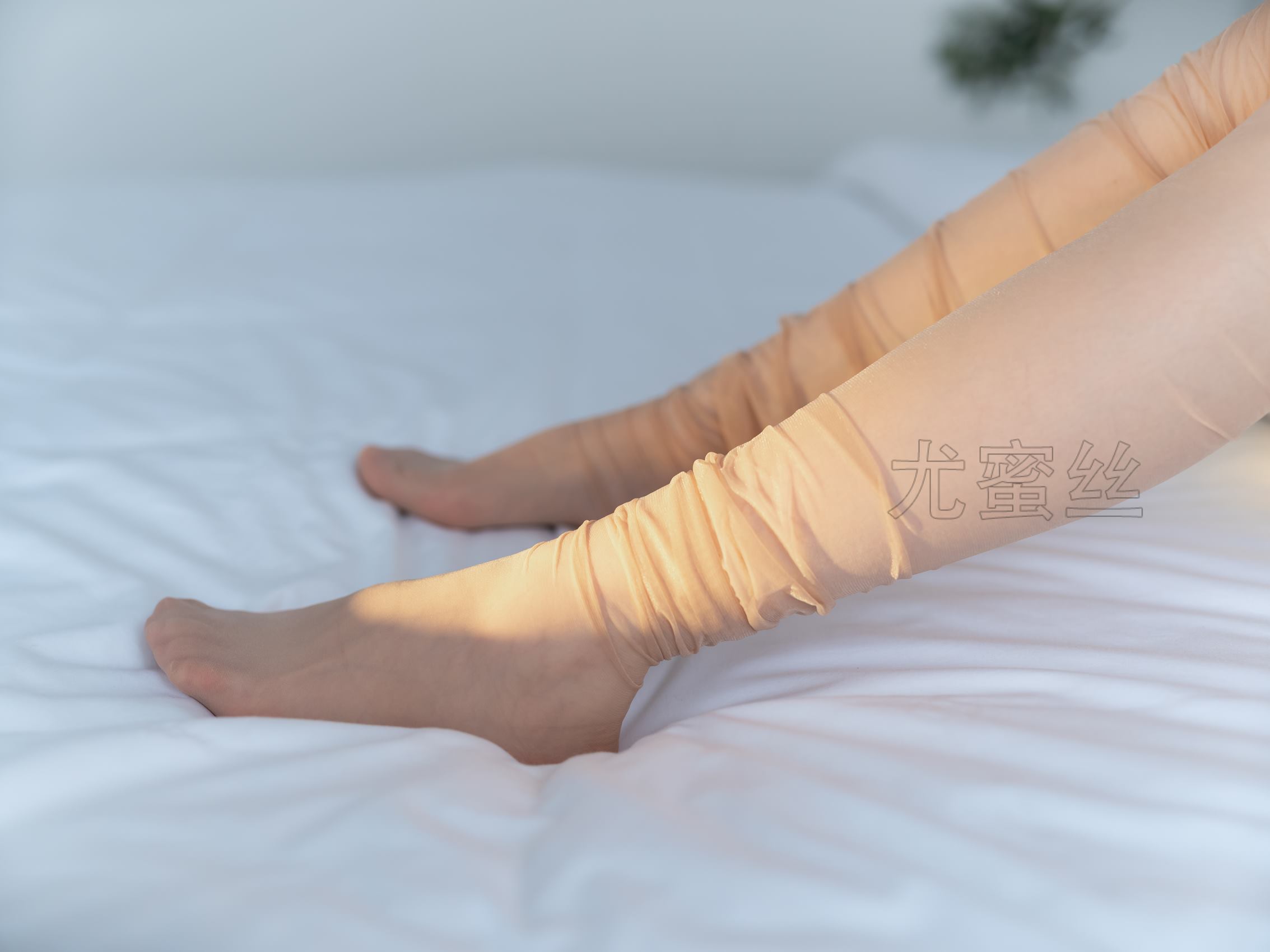 图片[16]-[尤蜜丝]尤蜜丝  穿搭推广展示图集 清晨的肉丝和红格子裙[88P] – 速更版-美库