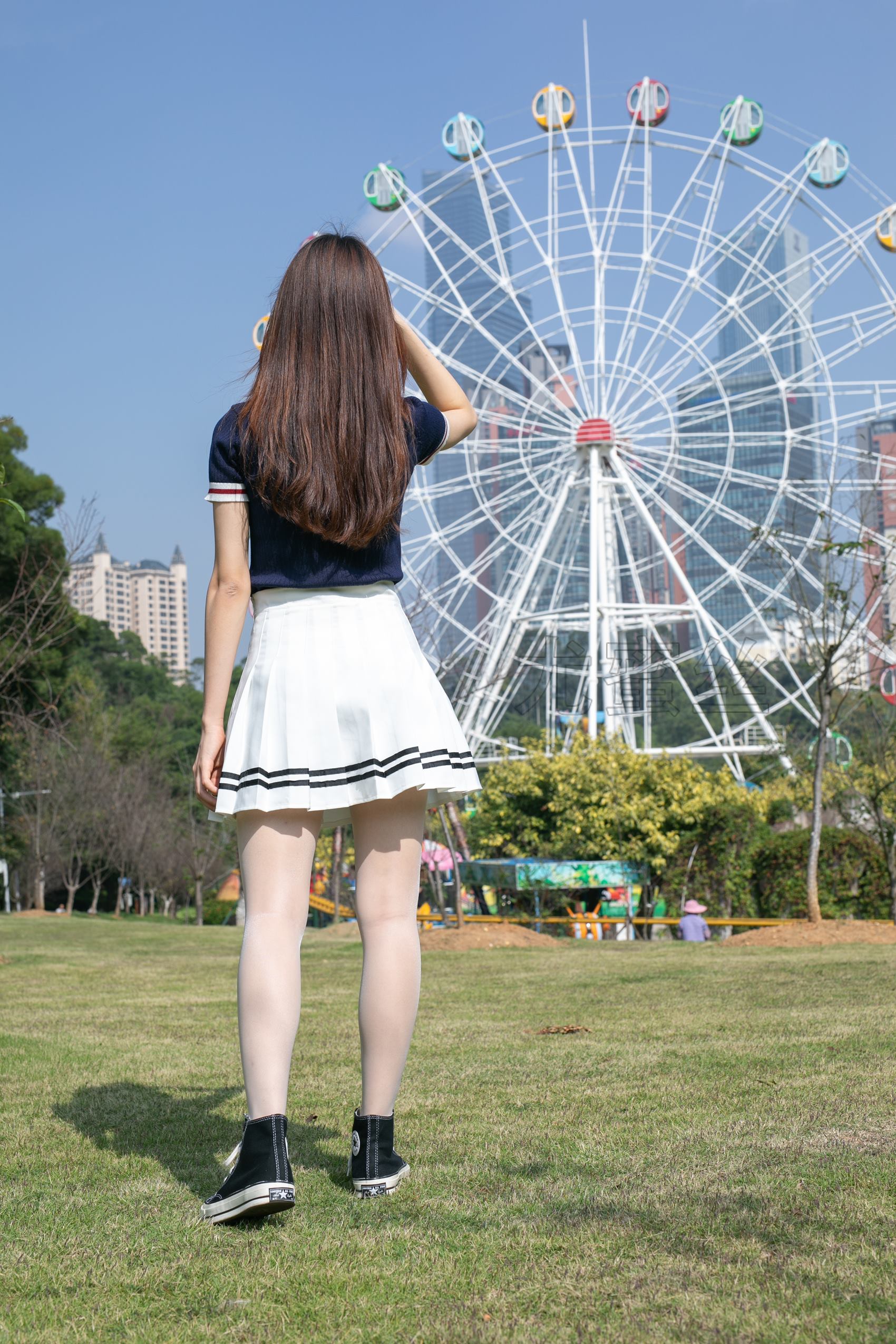 图片[11]-[尤蜜丝]尤蜜丝  穿搭推广展示图集 像个孩子一样的淘气[209P] – 速更版-美库