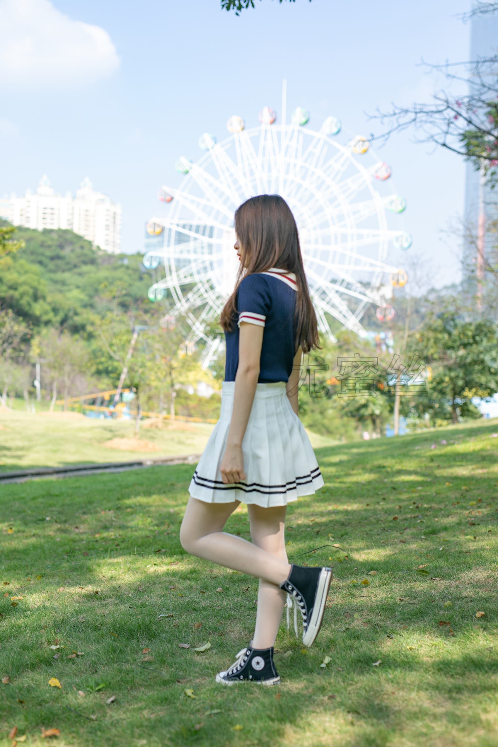 图片[26]-[尤蜜丝]尤蜜丝  穿搭推广展示图集 像个孩子一样的淘气[209P] – 速更版-美库