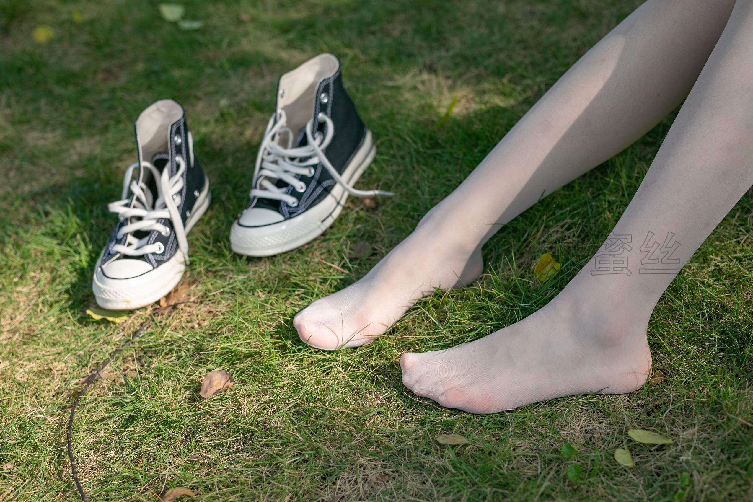 图片[31]-[尤蜜丝]尤蜜丝  穿搭推广展示图集 像个孩子一样的淘气[209P] – 速更版-美库