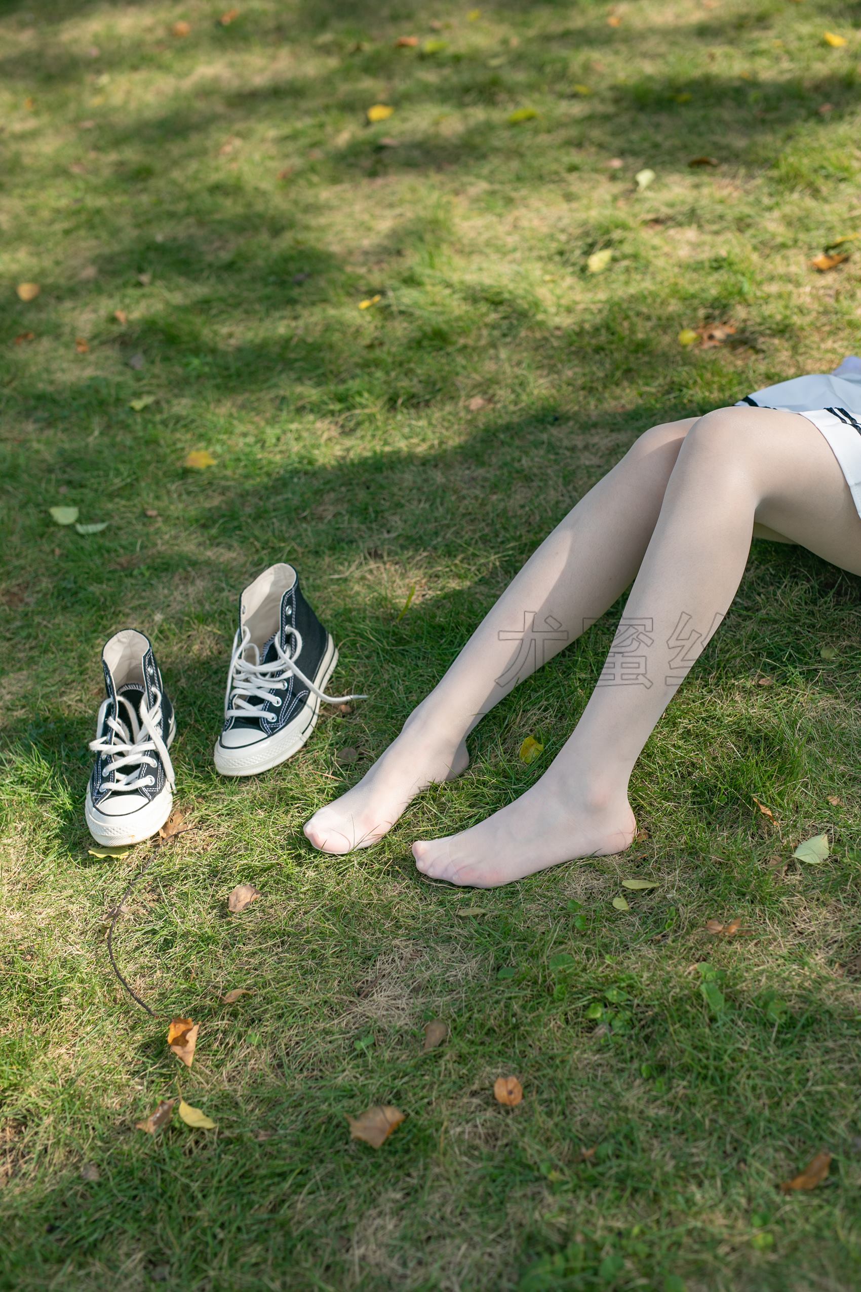 图片[33]-[尤蜜丝]尤蜜丝  穿搭推广展示图集 像个孩子一样的淘气[209P] – 速更版-美库