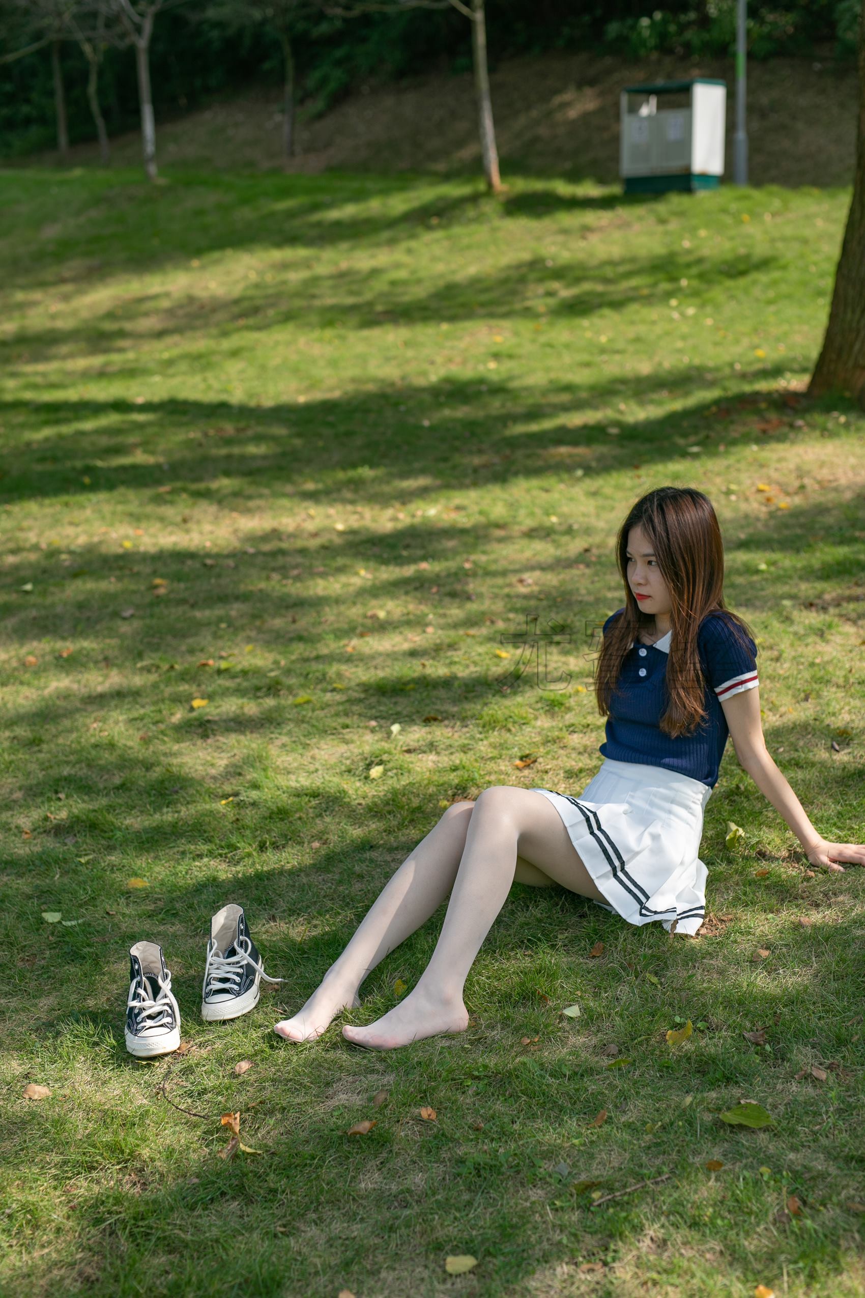 图片[34]-[尤蜜丝]尤蜜丝  穿搭推广展示图集 像个孩子一样的淘气[209P] – 速更版-美库