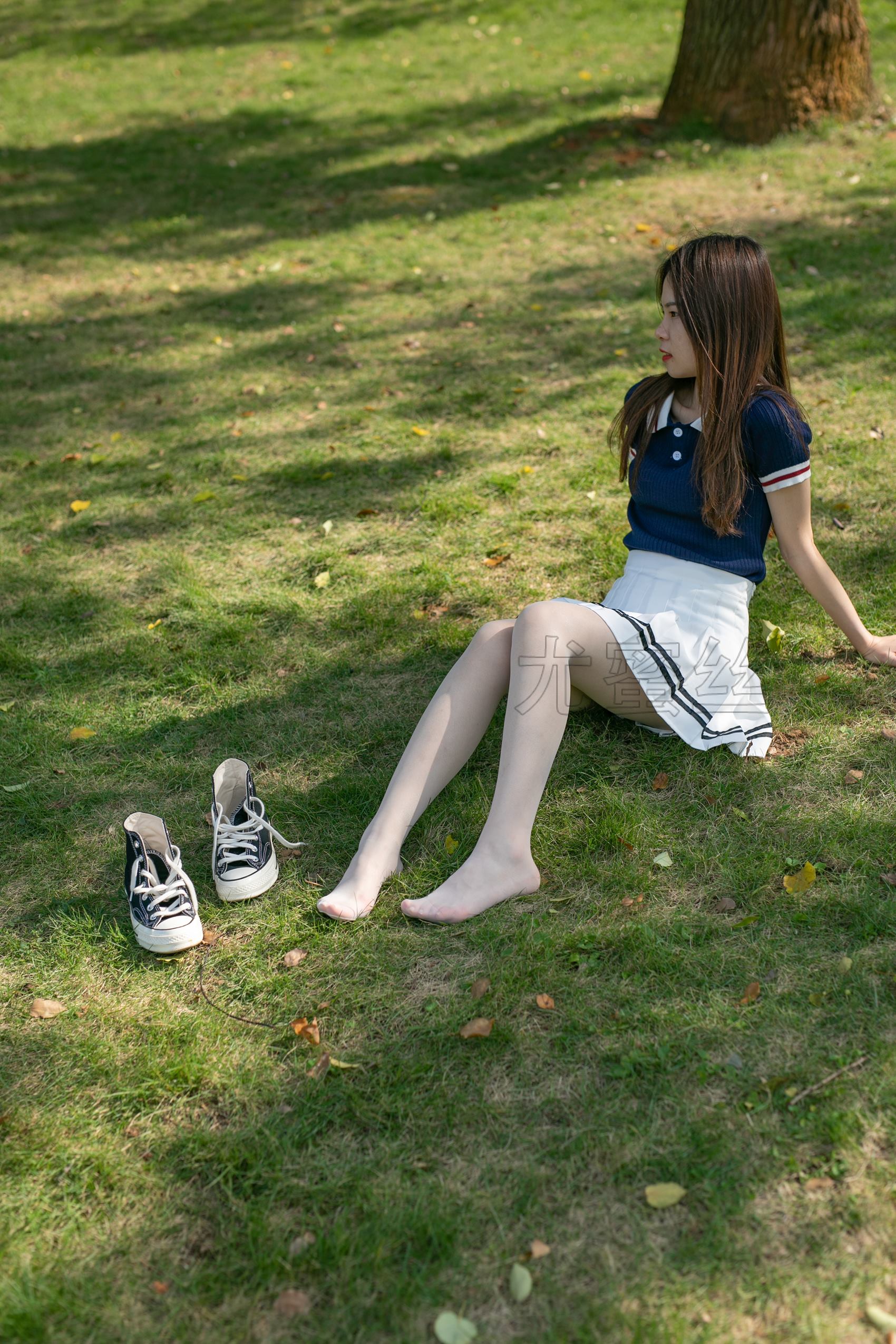 图片[35]-[尤蜜丝]尤蜜丝  穿搭推广展示图集 像个孩子一样的淘气[209P] – 速更版-美库