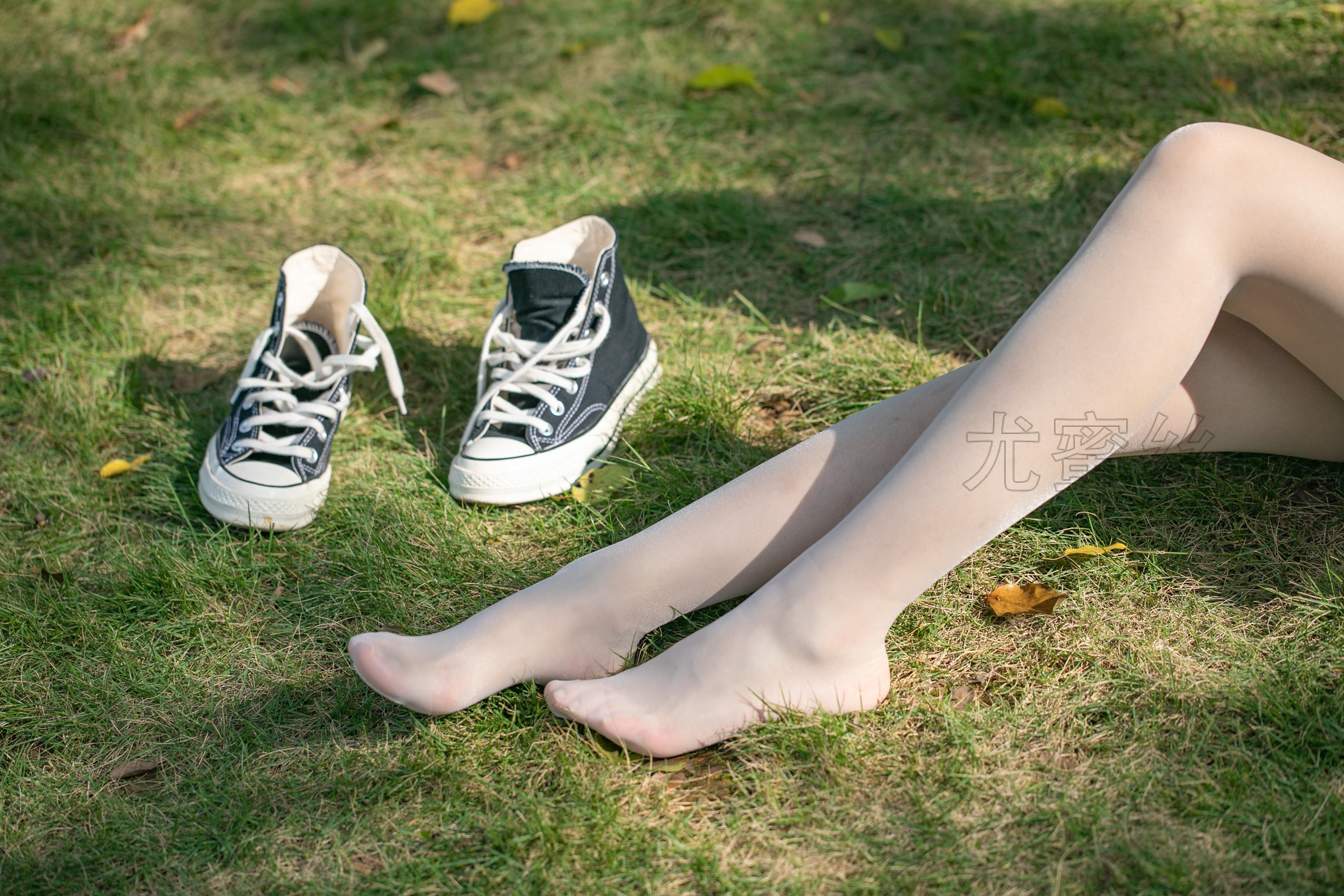 图片[42]-[尤蜜丝]尤蜜丝  穿搭推广展示图集 像个孩子一样的淘气[209P] – 速更版-美库