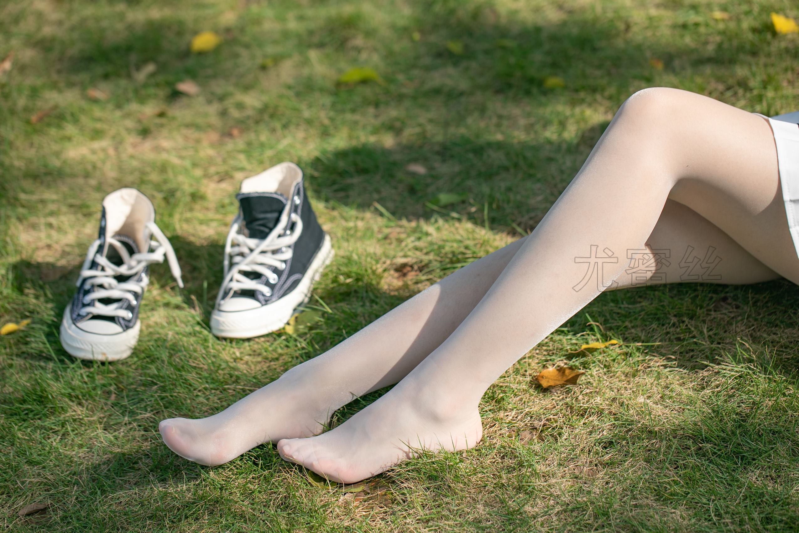 图片[43]-[尤蜜丝]尤蜜丝  穿搭推广展示图集 像个孩子一样的淘气[209P] – 速更版-美库