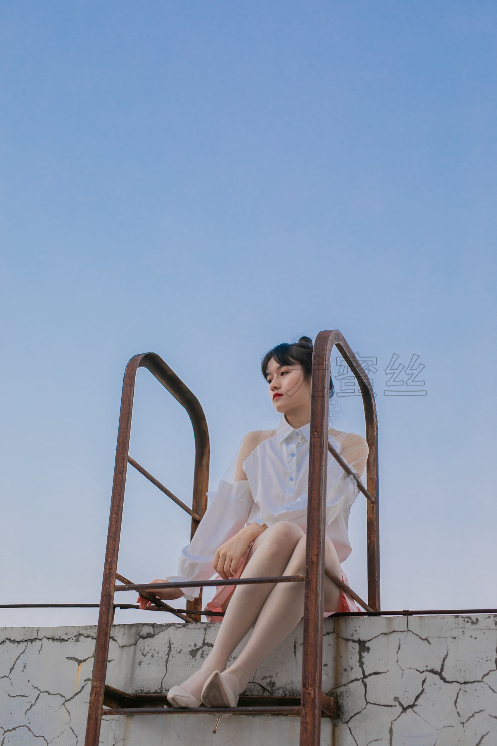 图片[33]-尤蜜丝 穿搭推广展示图集 室内室外天台 [95P] – 速更版-美库