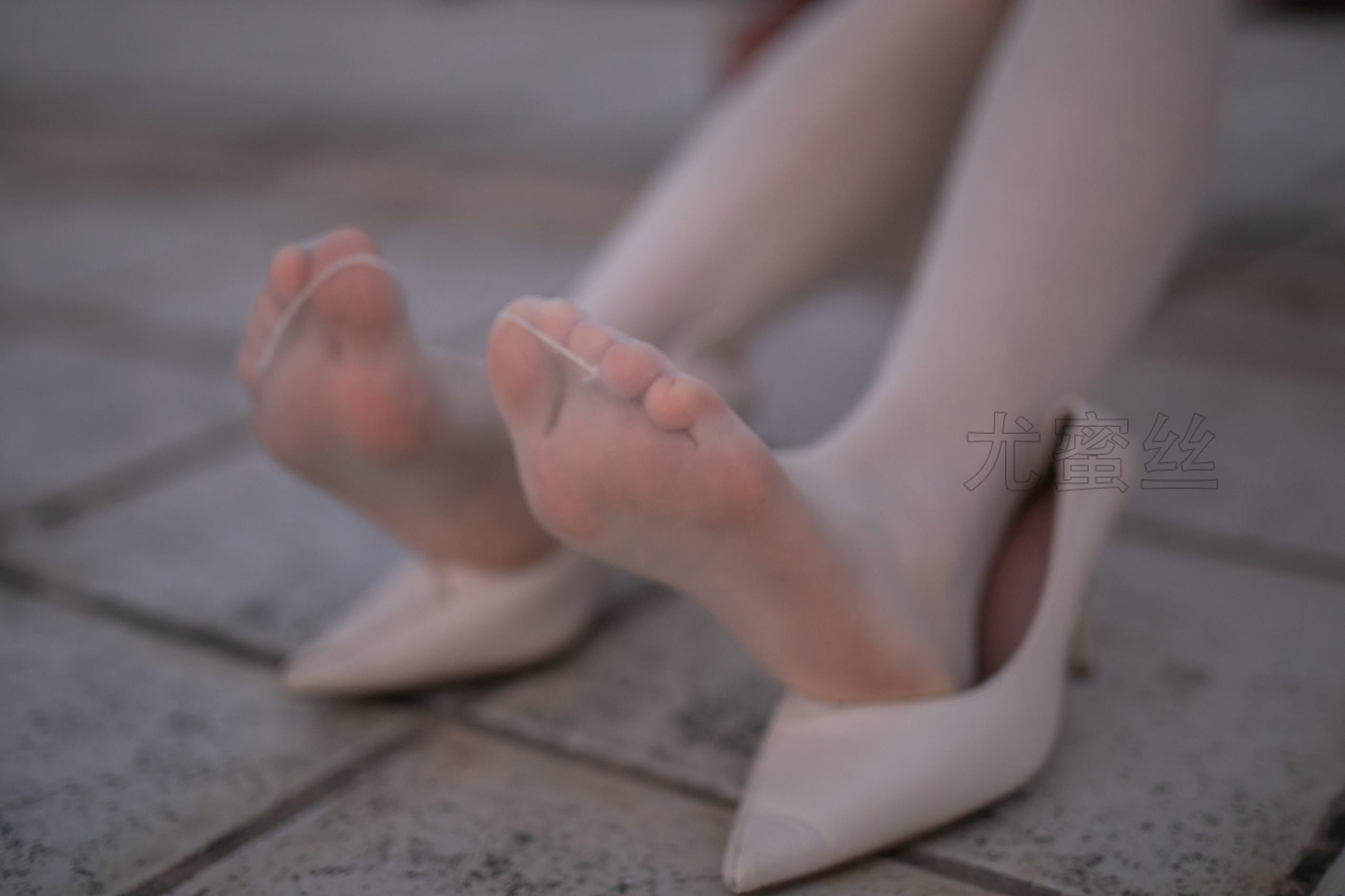 图片[63]-尤蜜丝 穿搭推广展示图集 室内室外天台 [95P] – 速更版-美库