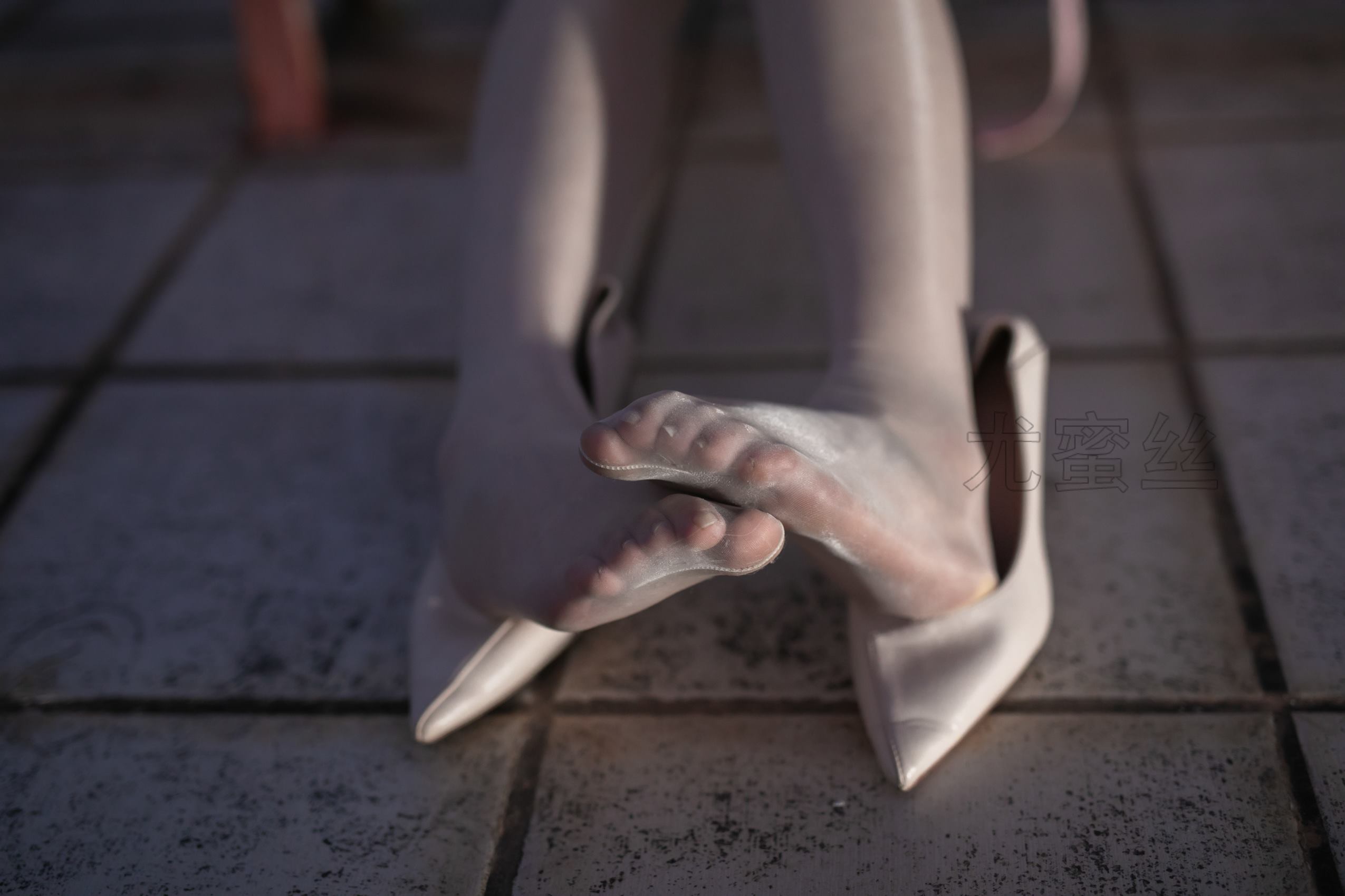 图片[70]-尤蜜丝 穿搭推广展示图集 室内室外天台 [95P] – 速更版-美库