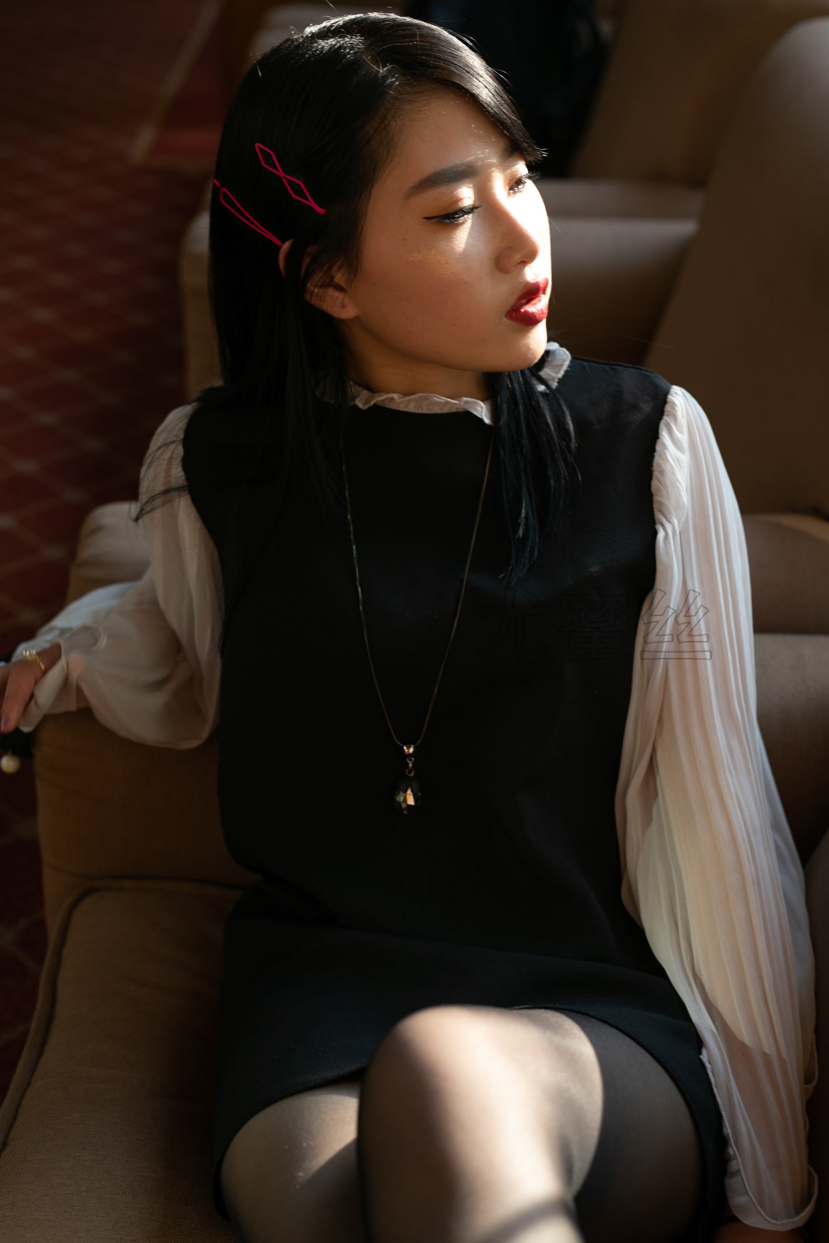 图片[40]-尤蜜丝  穿搭推广展示图集 美腿与沙发的碰撞[81P] – 速更版-美库